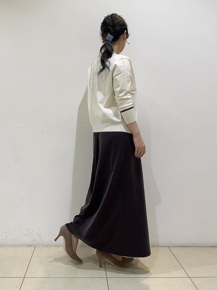 watanabeさんの「UNTITLED｜【アンサンブル可/きれいめ/通勤】コンパクト5分袖ニット」を使ったコーディネート