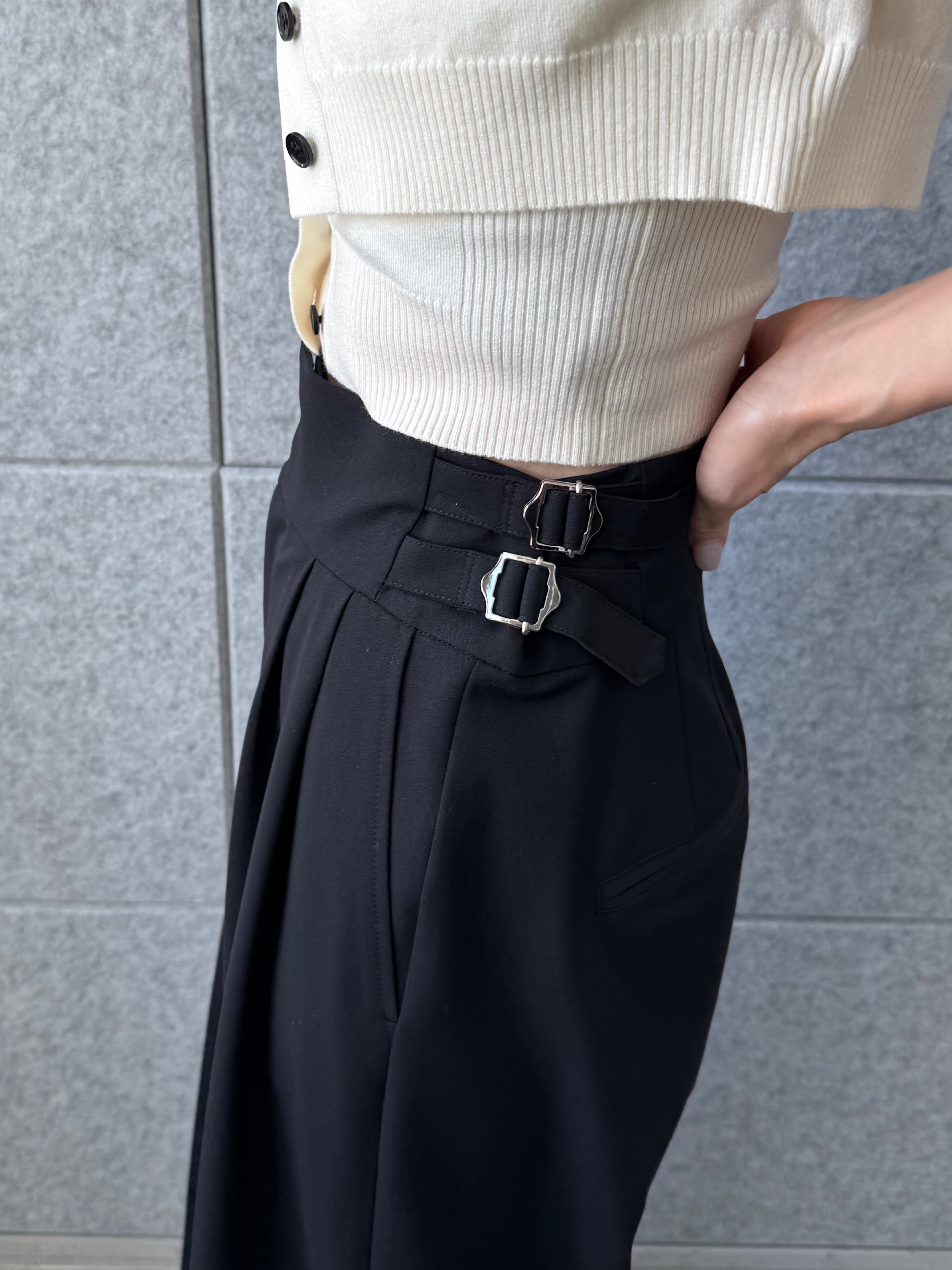 designer yukaさんの「CODE A｜modular button knit cardigan」を使ったコーディネート
