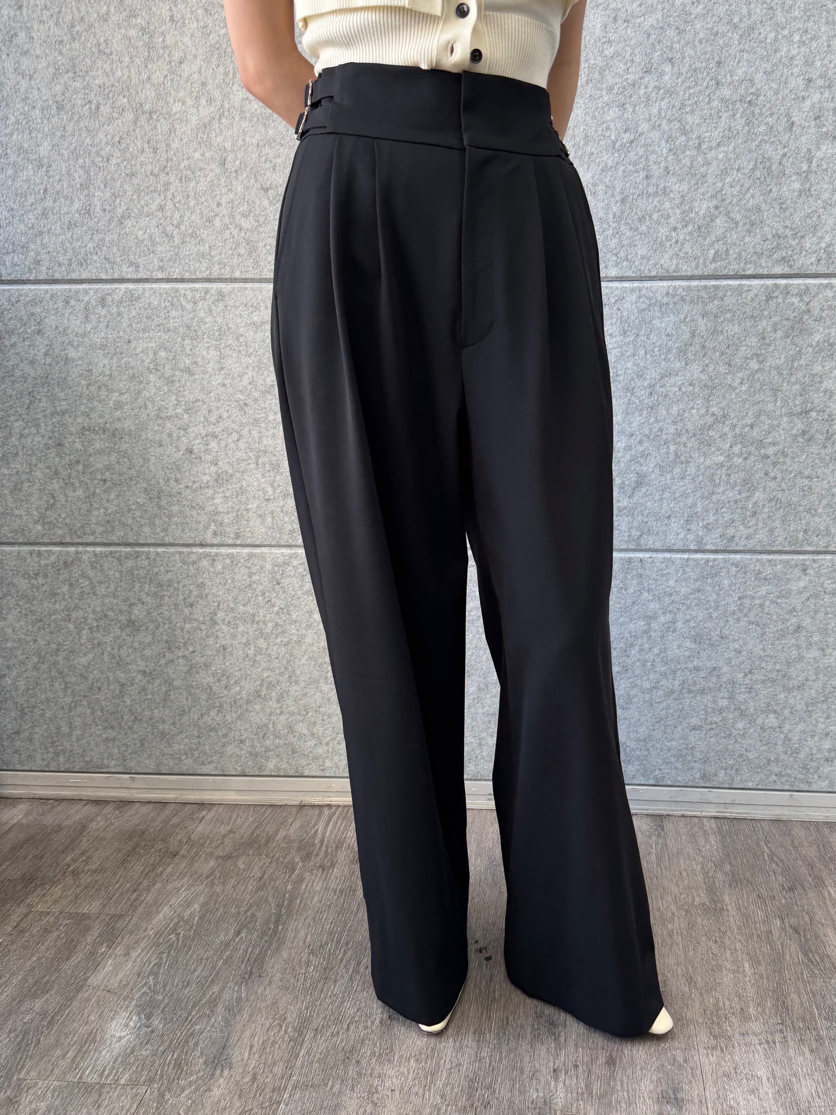 designer yukaさんの「CODE A｜modular button knit cardigan」を使ったコーディネート