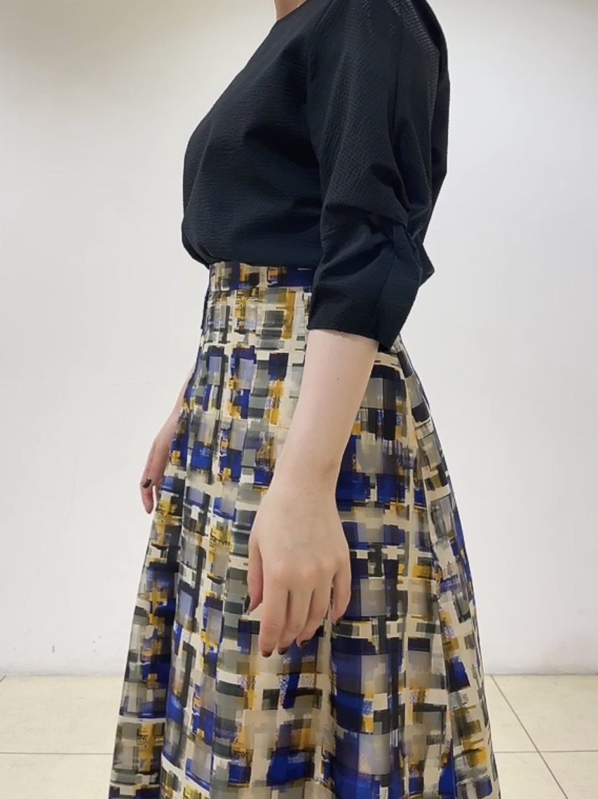 watanabeさんの「UNTITLED｜【撥水／UVケア】ねじり袖サッカートップス」を使ったコーディネート