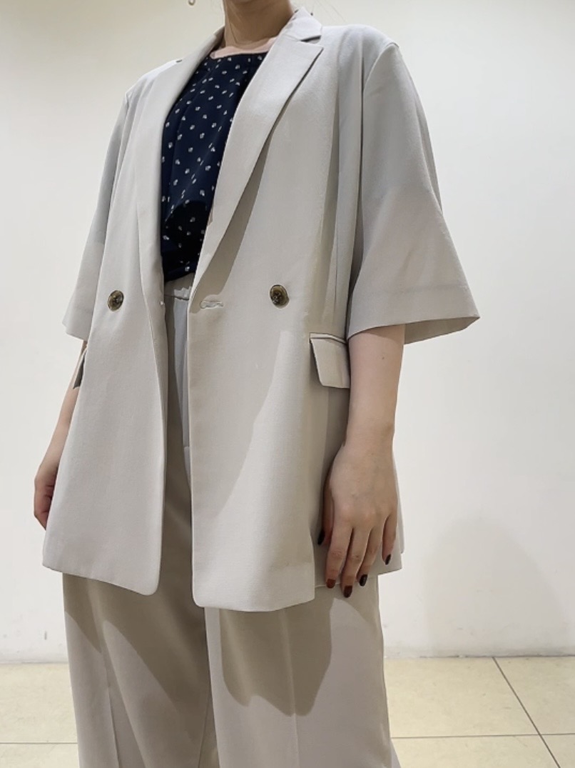 watanabeさんの「UNTITLED｜【秋の通勤羽織/セットアップ可/UVカット】エアリークール半袖ジャケット」を使ったコーディネート
