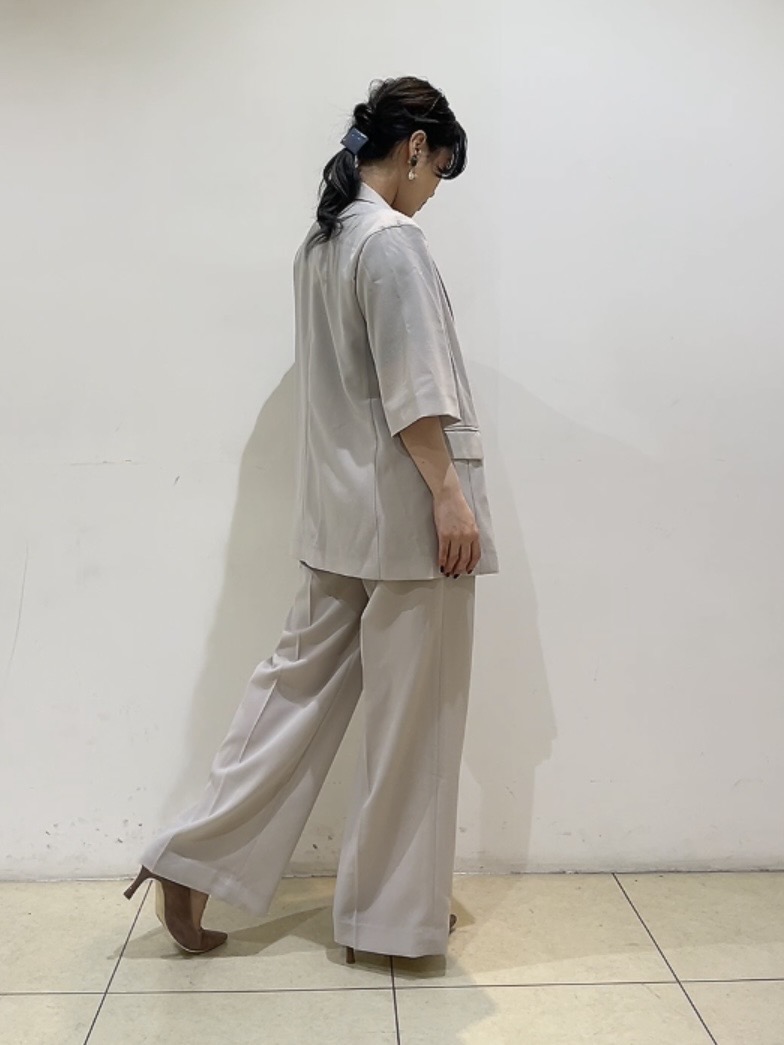 watanabeさんの「UNTITLED｜【秋の通勤羽織/セットアップ可/UVカット】エアリークール半袖ジャケット」を使ったコーディネート