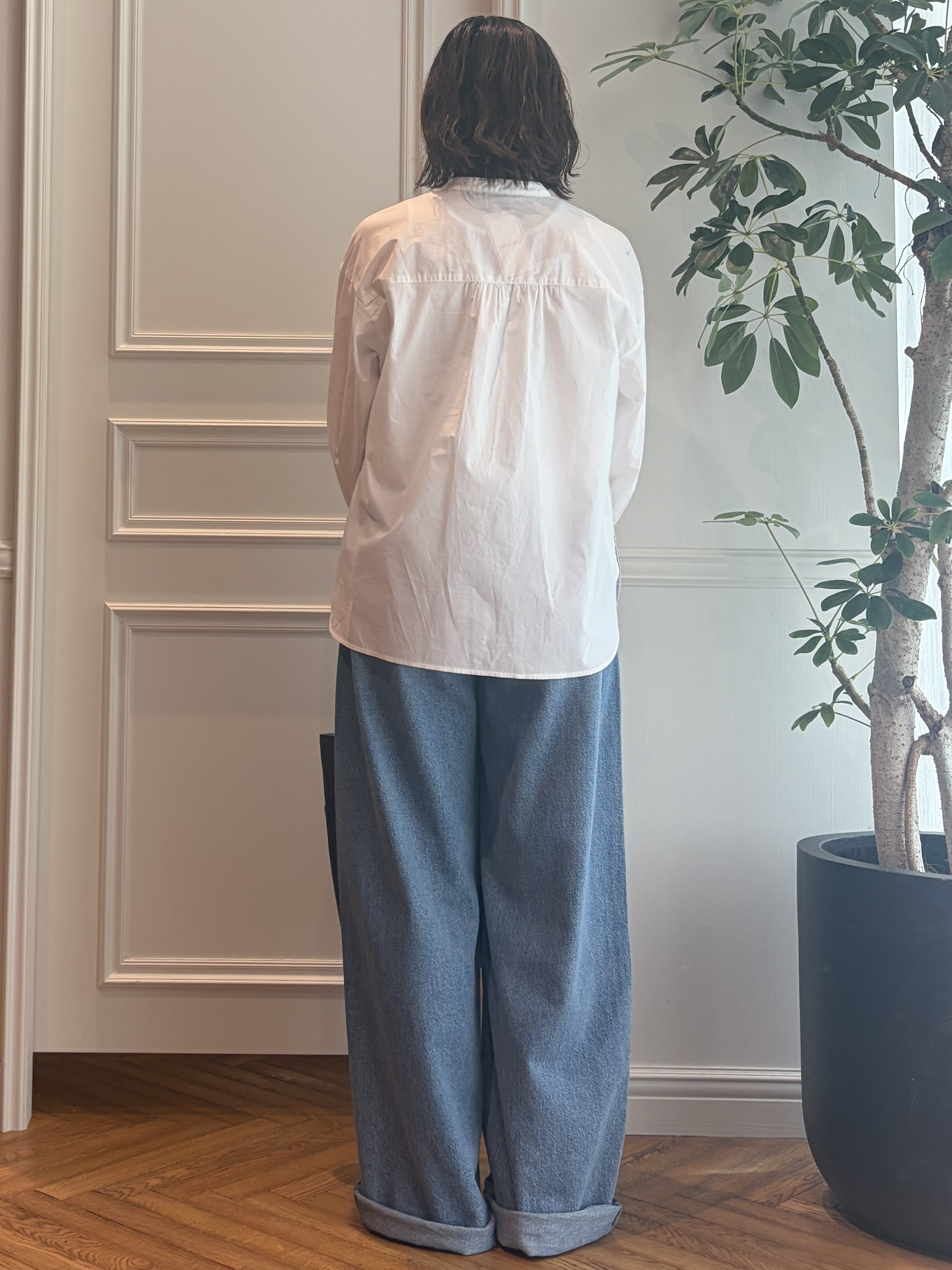 nakaoさんの「DRESSTERIOR｜【STORY11月号掲載】エンブロイダリーカフスシャツ」を使ったコーディネート