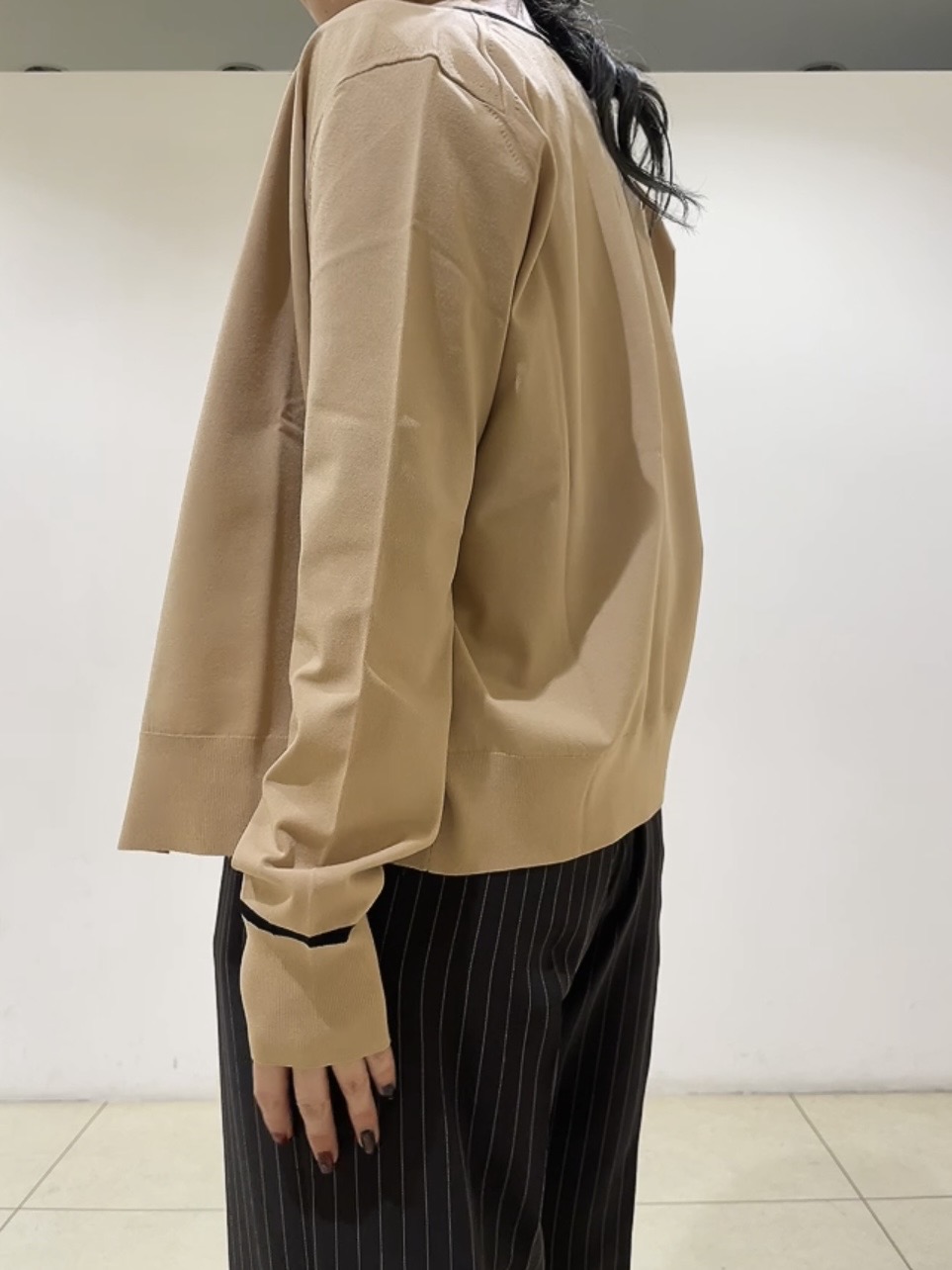 watanabeさんの「UNTITLED｜【アンサンブル可/きれいめ/通勤】コンパクト5分袖ニット」を使ったコーディネート