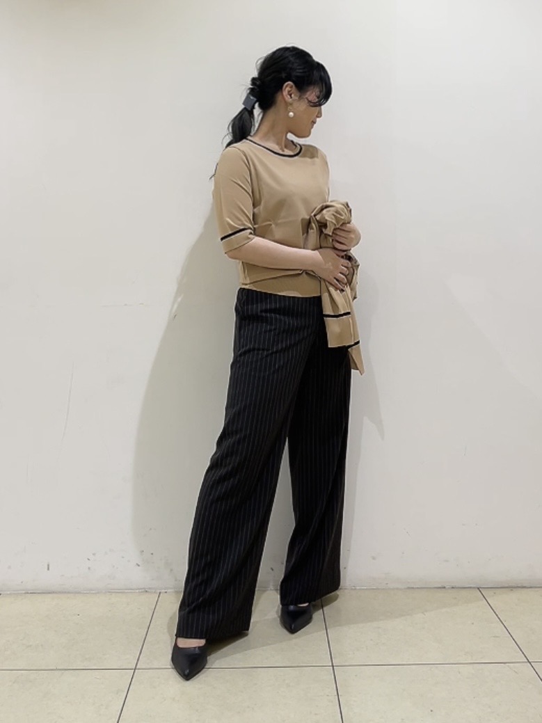 watanabeさんの「UNTITLED｜【アンサンブル可/きれいめ/通勤】コンパクト5分袖ニット」を使ったコーディネート