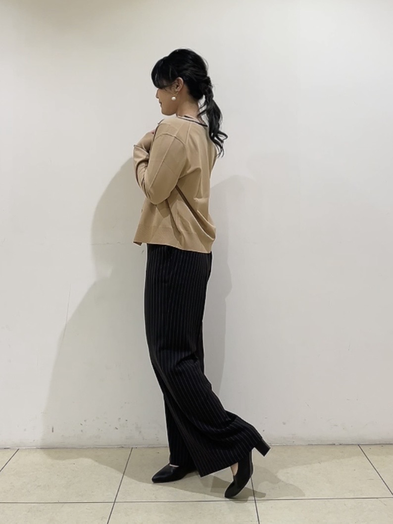 watanabeさんの「UNTITLED｜【アンサンブル可/きれいめ/通勤】コンパクト5分袖ニット」を使ったコーディネート