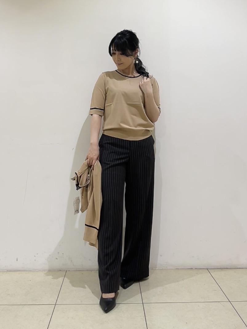 watanabeさんの「UNTITLED｜【アンサンブル可/きれいめ/通勤】コンパクト5分袖ニット」を使ったコーディネート