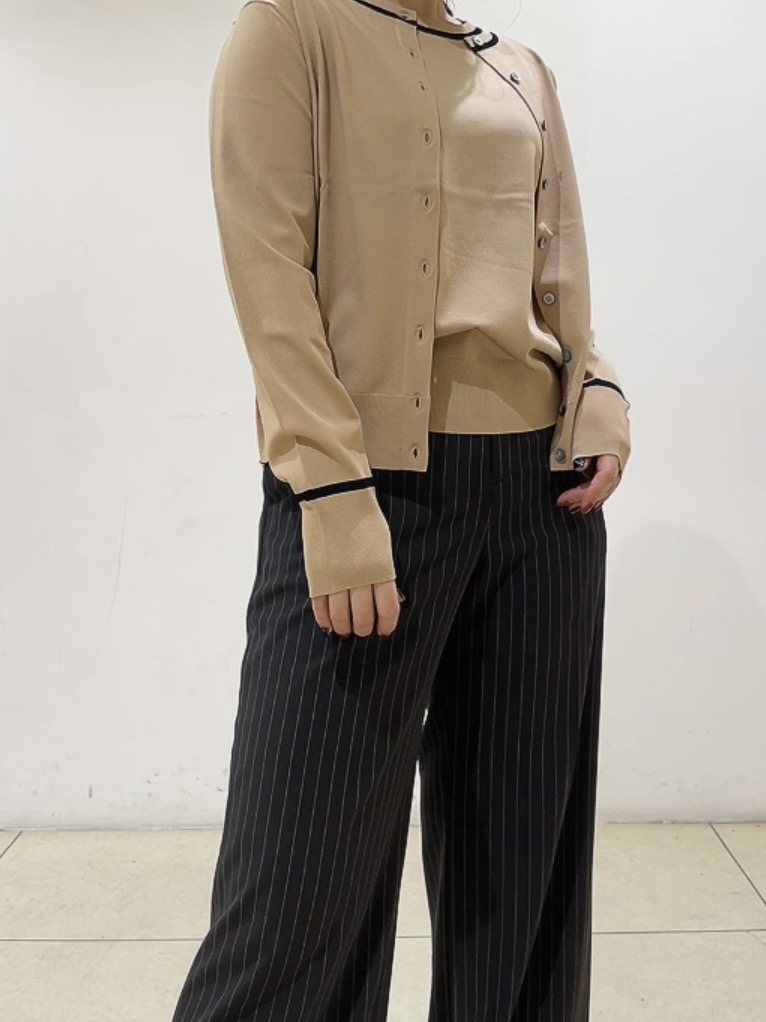 watanabeさんの「UNTITLED｜【アンサンブル可/きれいめ/通勤】コンパクト5分袖ニット」を使ったコーディネート