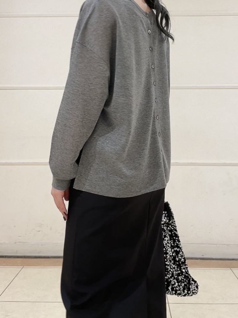 watanabeさんの「UNTITLED｜【アンサンブル可/秋羽織り/シアー】前後2WAYカーディガン」を使ったコーディネート