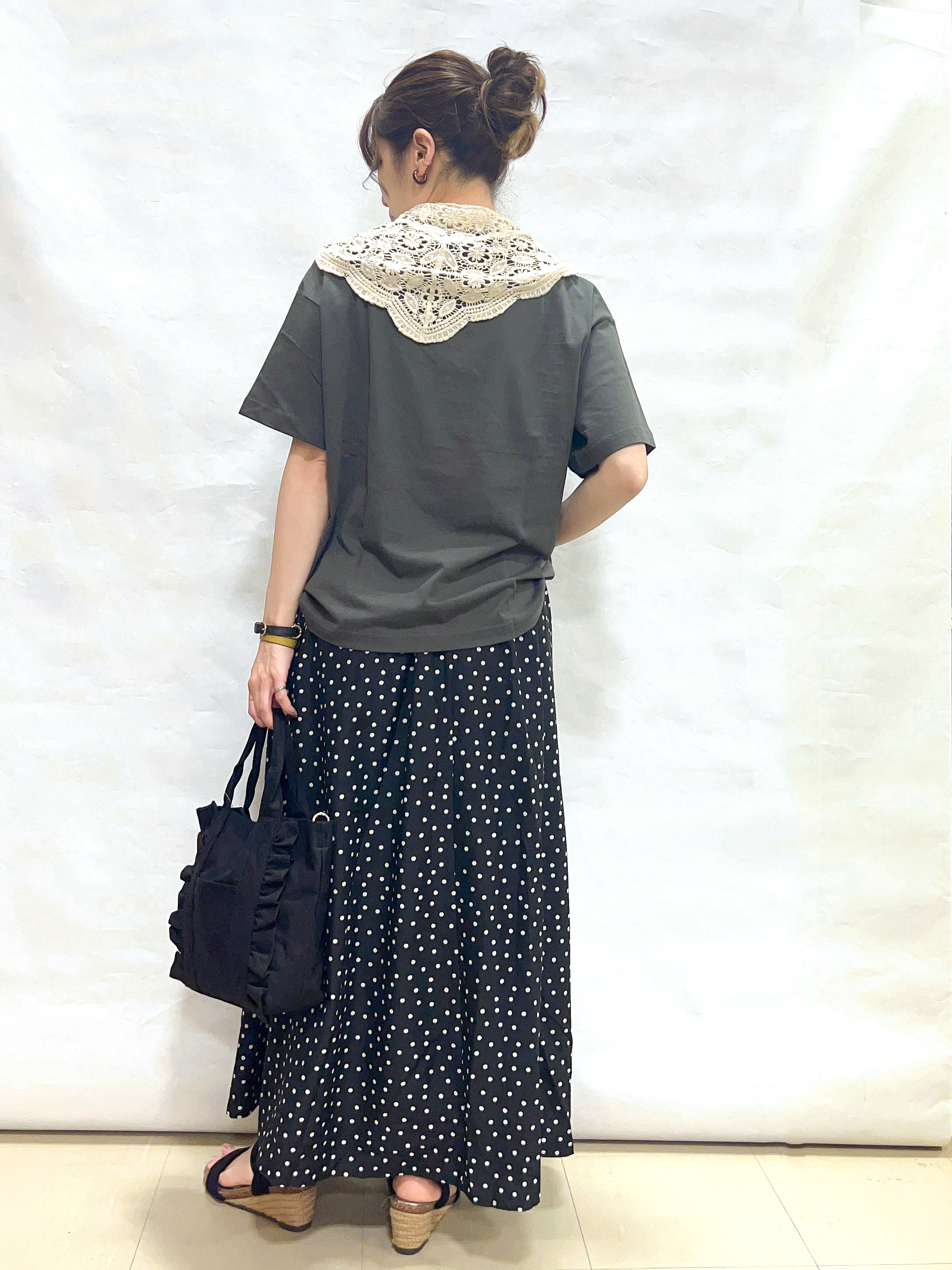 まっつんさんの「SHOO･LA･RUE｜【S-LL/洗濯機可】大人っぽく着られる ジェルロゴプリントTシャツ」を使ったコーディネート