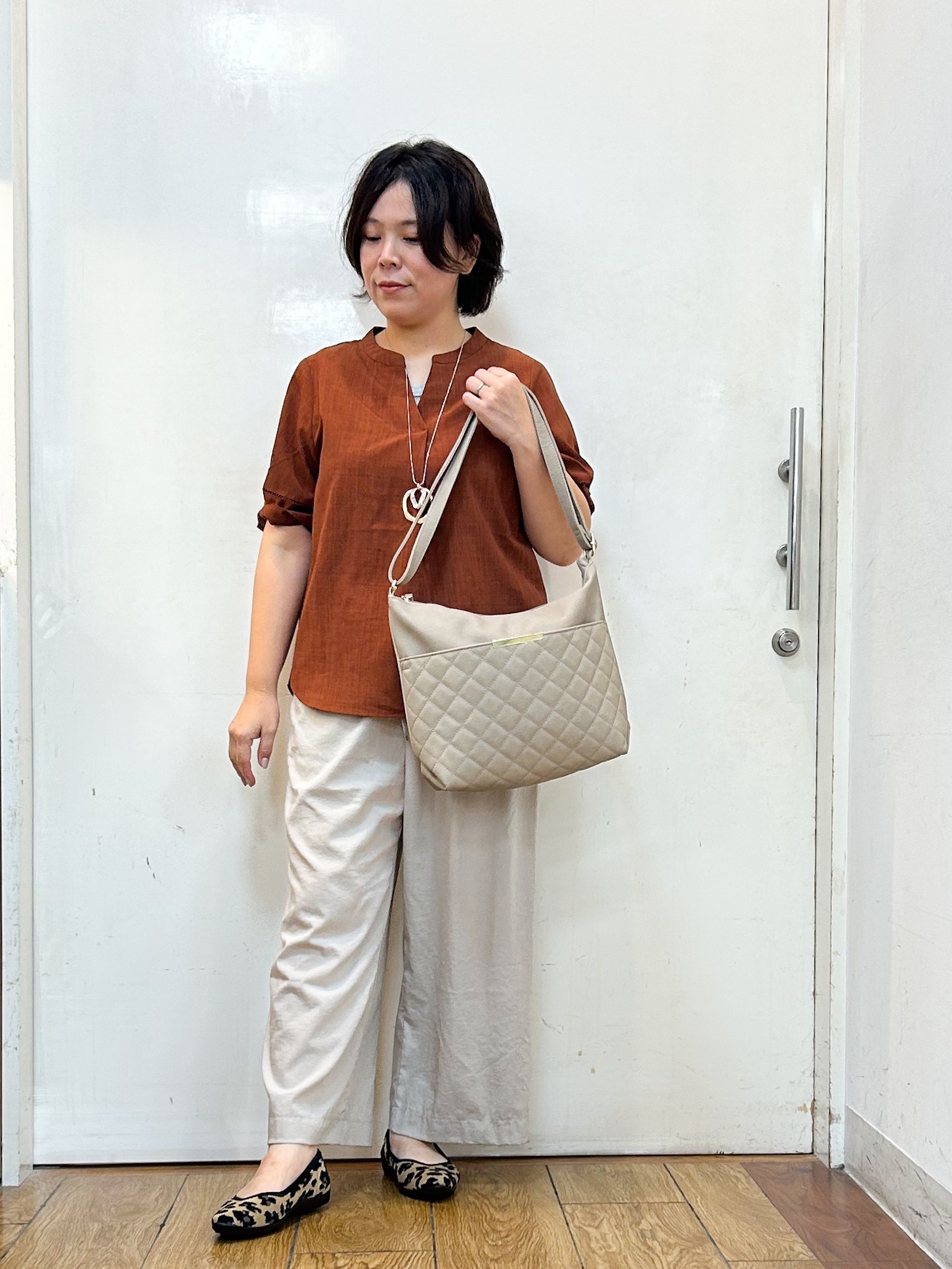 haruさんの「SHOO･LA･RUE｜【洗濯後しわになりにくい/インせずきまる】シンプルだけど女性らしい 麻調スキッパーブラウス」を使ったコーディネート