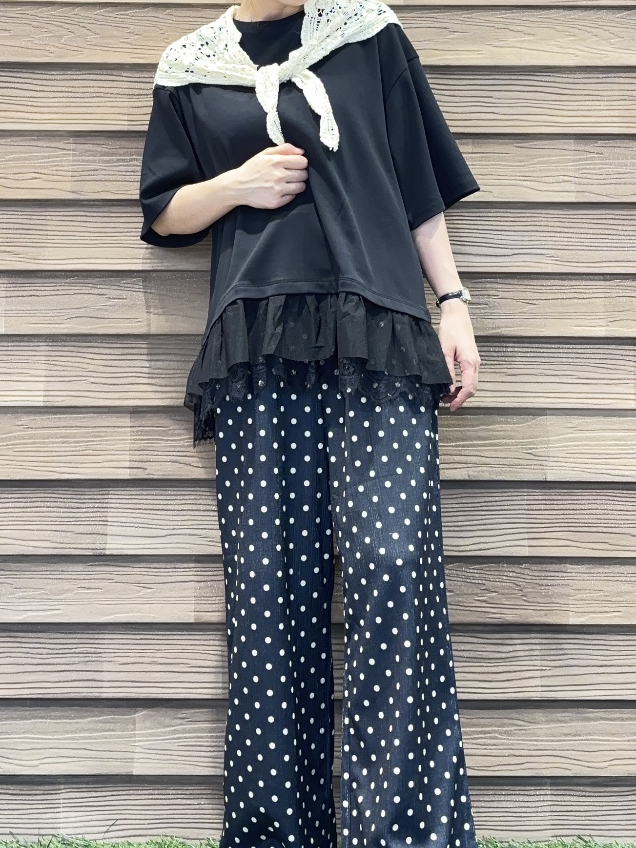 himiさんの「SHOO･LA･RUE｜【UV/抗菌防臭/S-LL】1枚でサマ見え 裾レースTシャツ」を使ったコーディネート