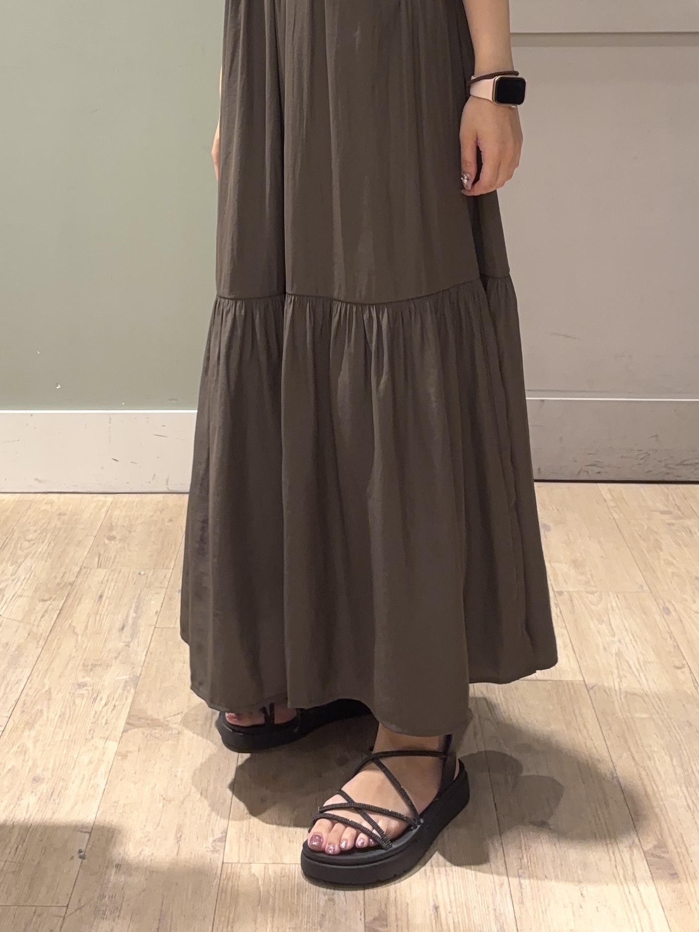 しばみさんの「grove｜【シリーズ累計36万枚/UVカット・ひんやり・洗濯機OK】やわらかドライタッチ 五分袖クルーネックニ」を使ったコーディネート