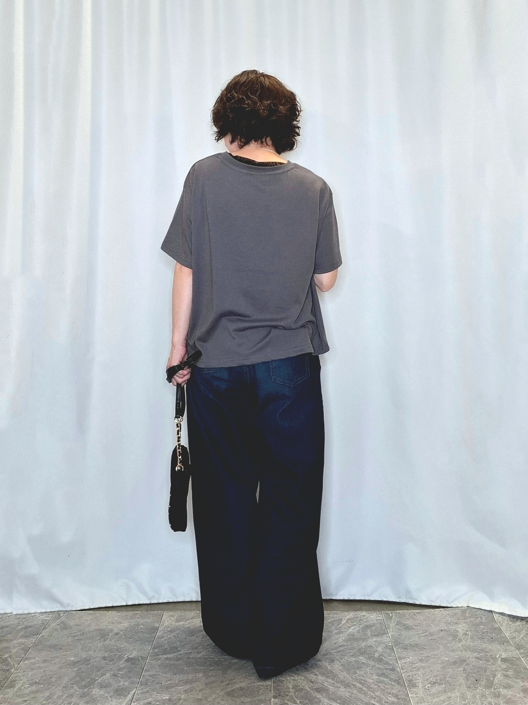 ぬーさんの「SHOO･LA･RUE｜【2点セット/体型カバー】瞬間レイヤードコーデが完成 クロシェ編みベスト+ロゴT」を使ったコーディネート