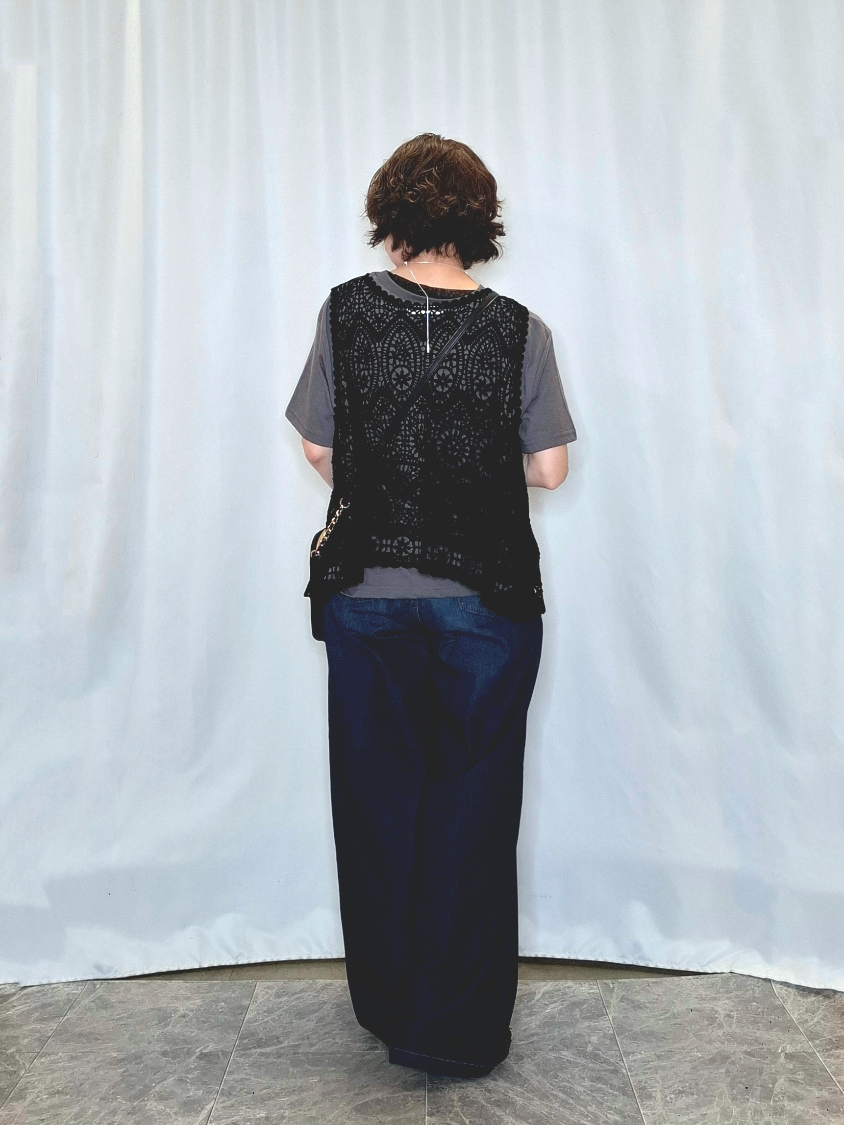 ぬーさんの「SHOO･LA･RUE｜【2点セット/体型カバー】瞬間レイヤードコーデが完成 クロシェ編みベスト+ロゴT」を使ったコーディネート