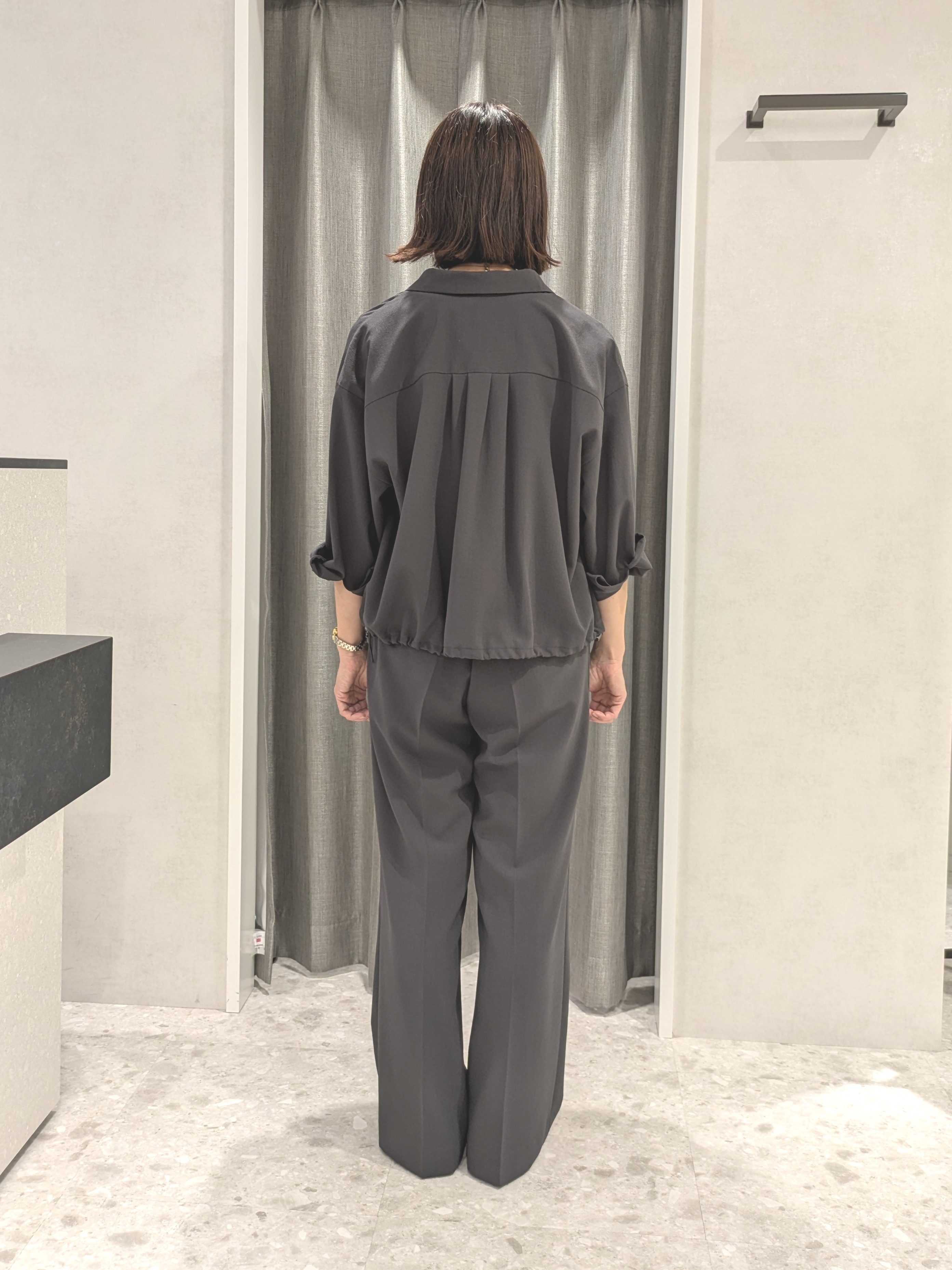 yukariさんの「UNTITLED｜【秋羽織り/セットアップ可/UVカット】エアリークールドロストシャツ」を使ったコーディネート