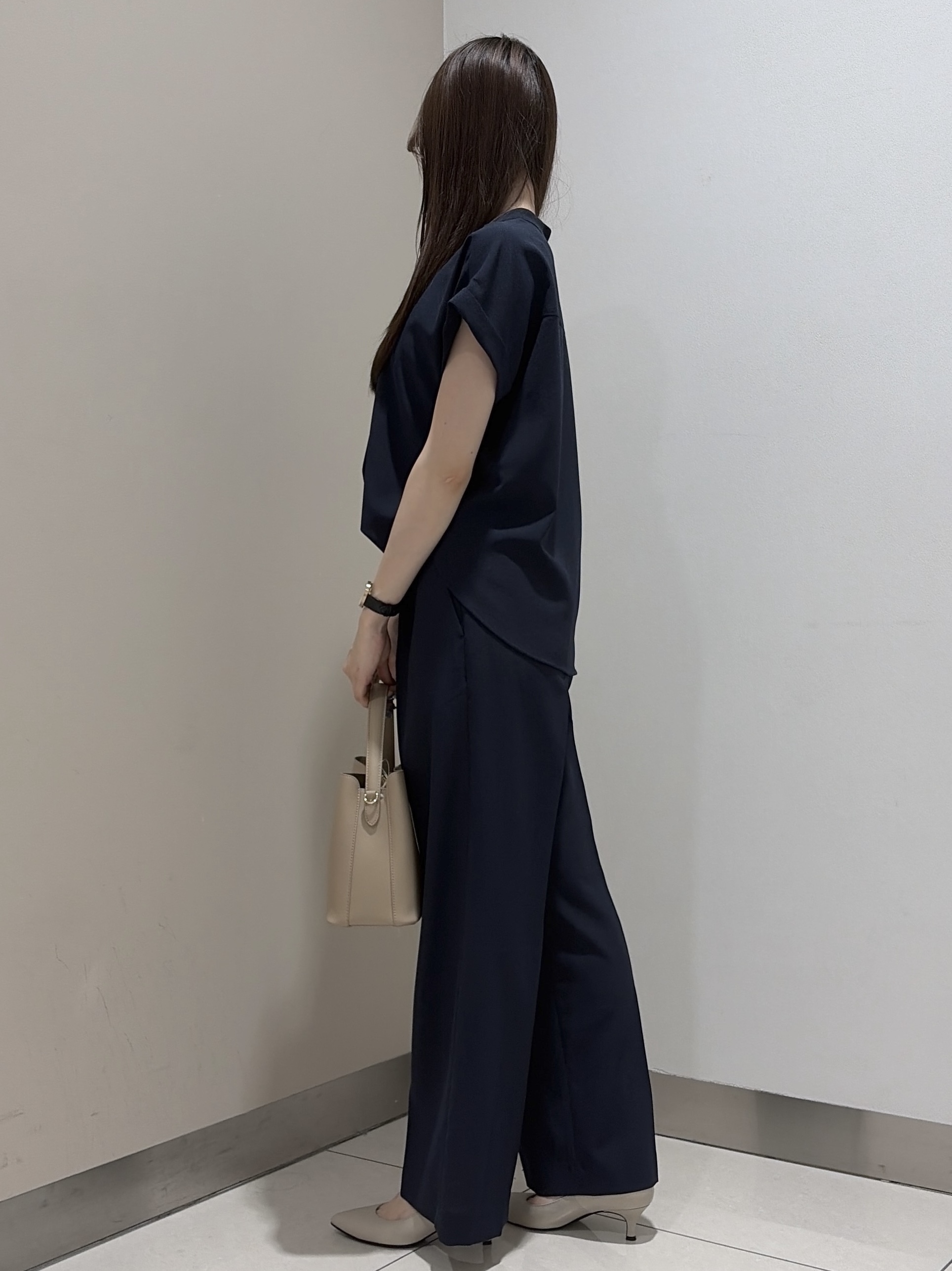 岡田美詩さんの「UNTITLED｜【セットアップ可/UVカット】エアリークールブラウス」を使ったコーディネート