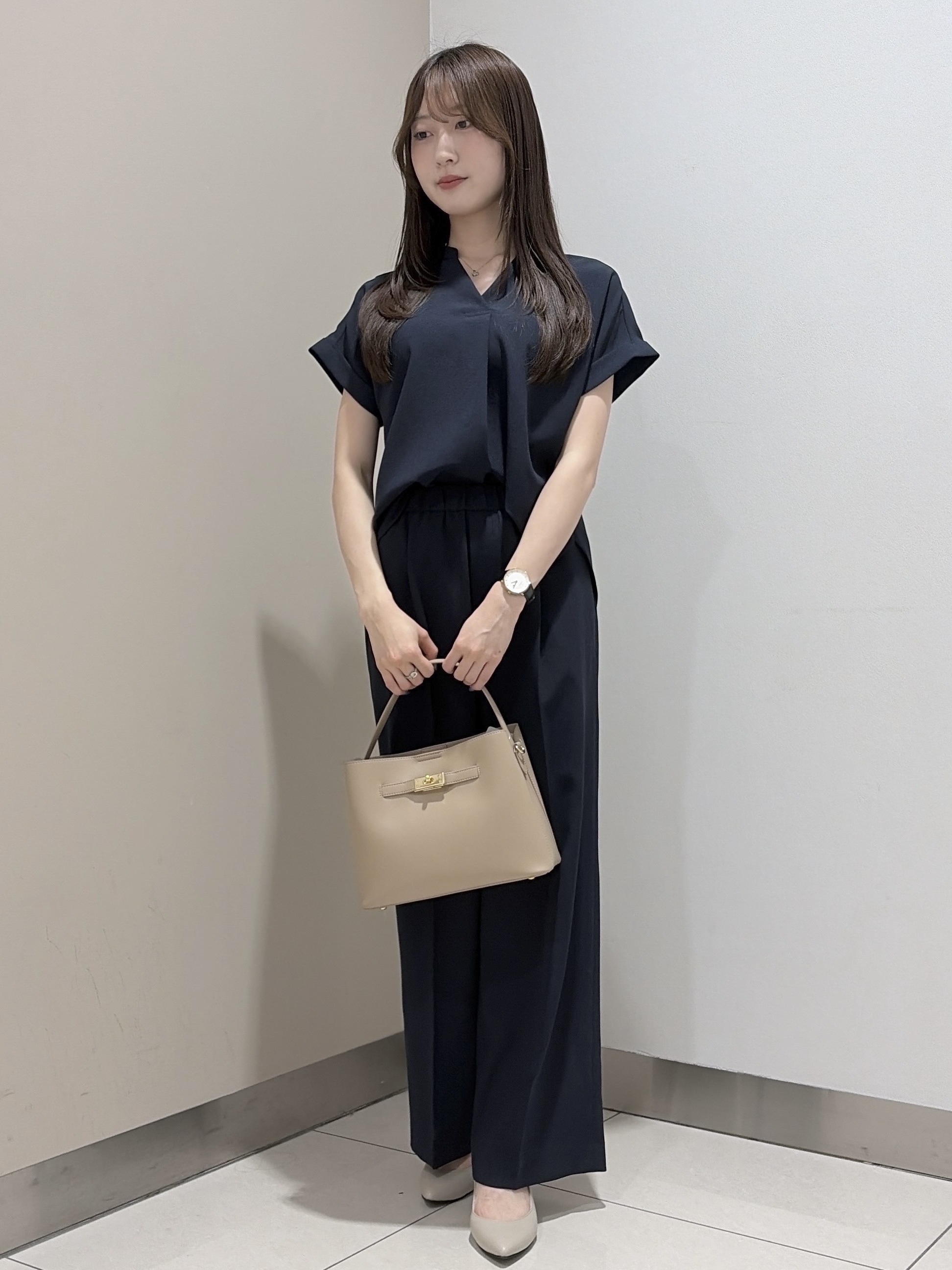 岡田美詩さんの「UNTITLED｜【セットアップ可/UVカット】エアリークールブラウス」を使ったコーディネート
