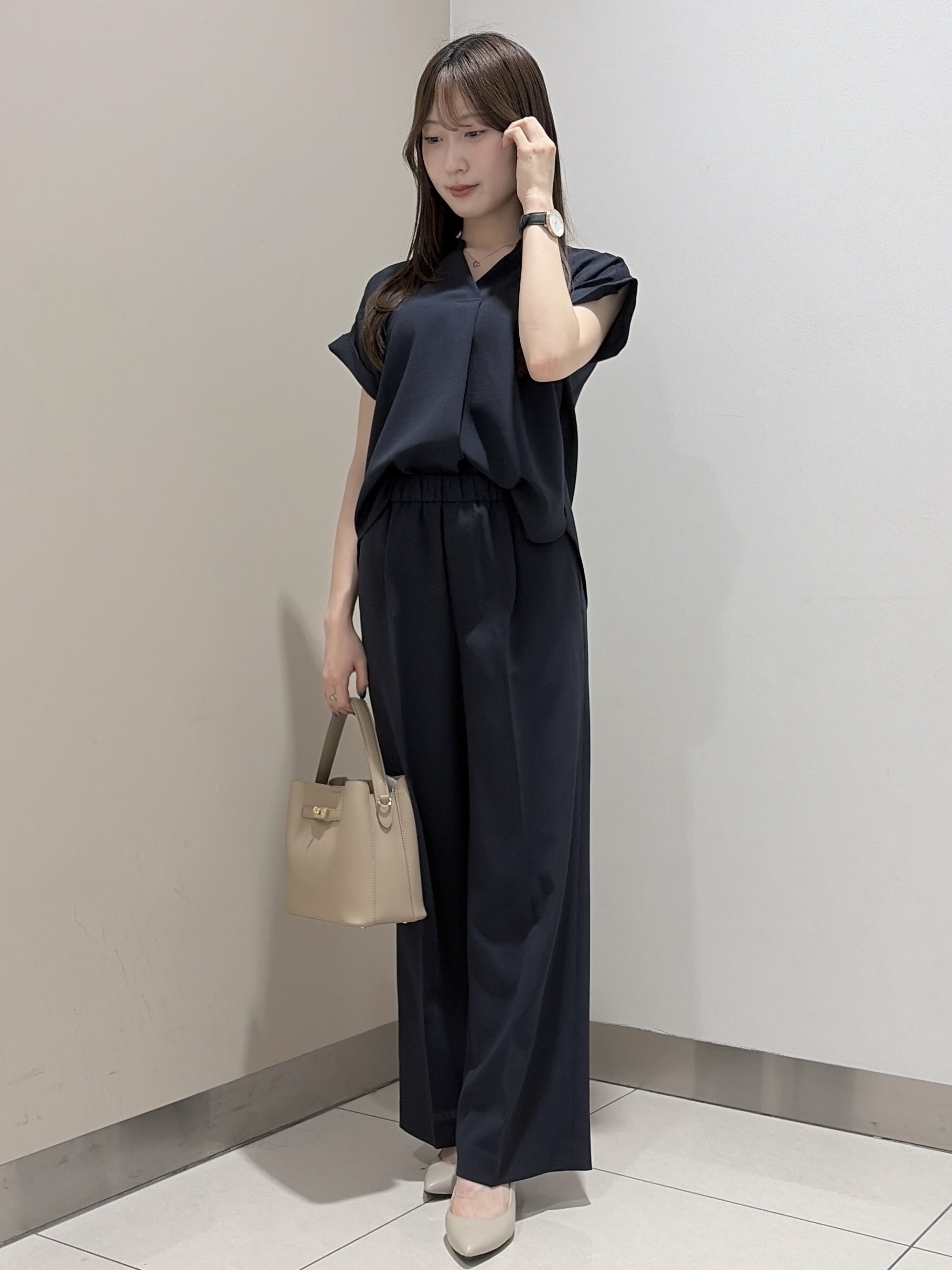 岡田美詩さんの「UNTITLED｜【セットアップ可/UVカット】エアリークールブラウス」を使ったコーディネート