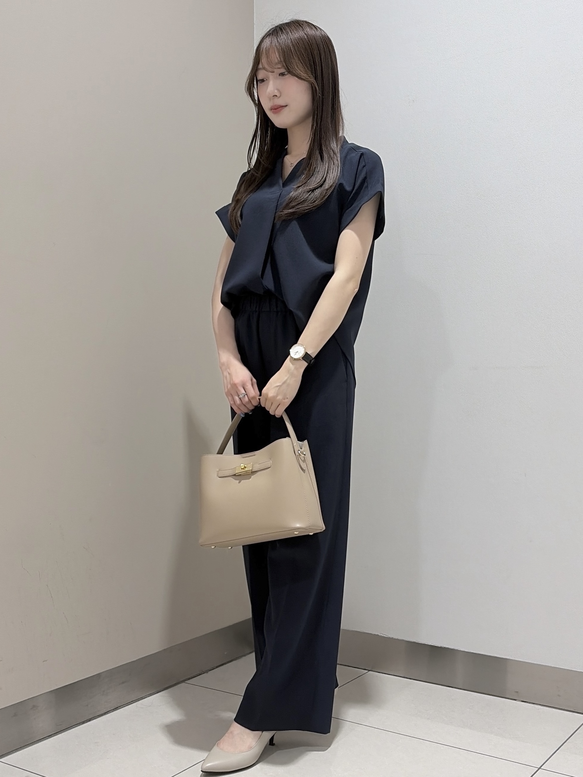 岡田美詩さんの「UNTITLED｜【セットアップ可/UVカット】エアリークールブラウス」を使ったコーディネート