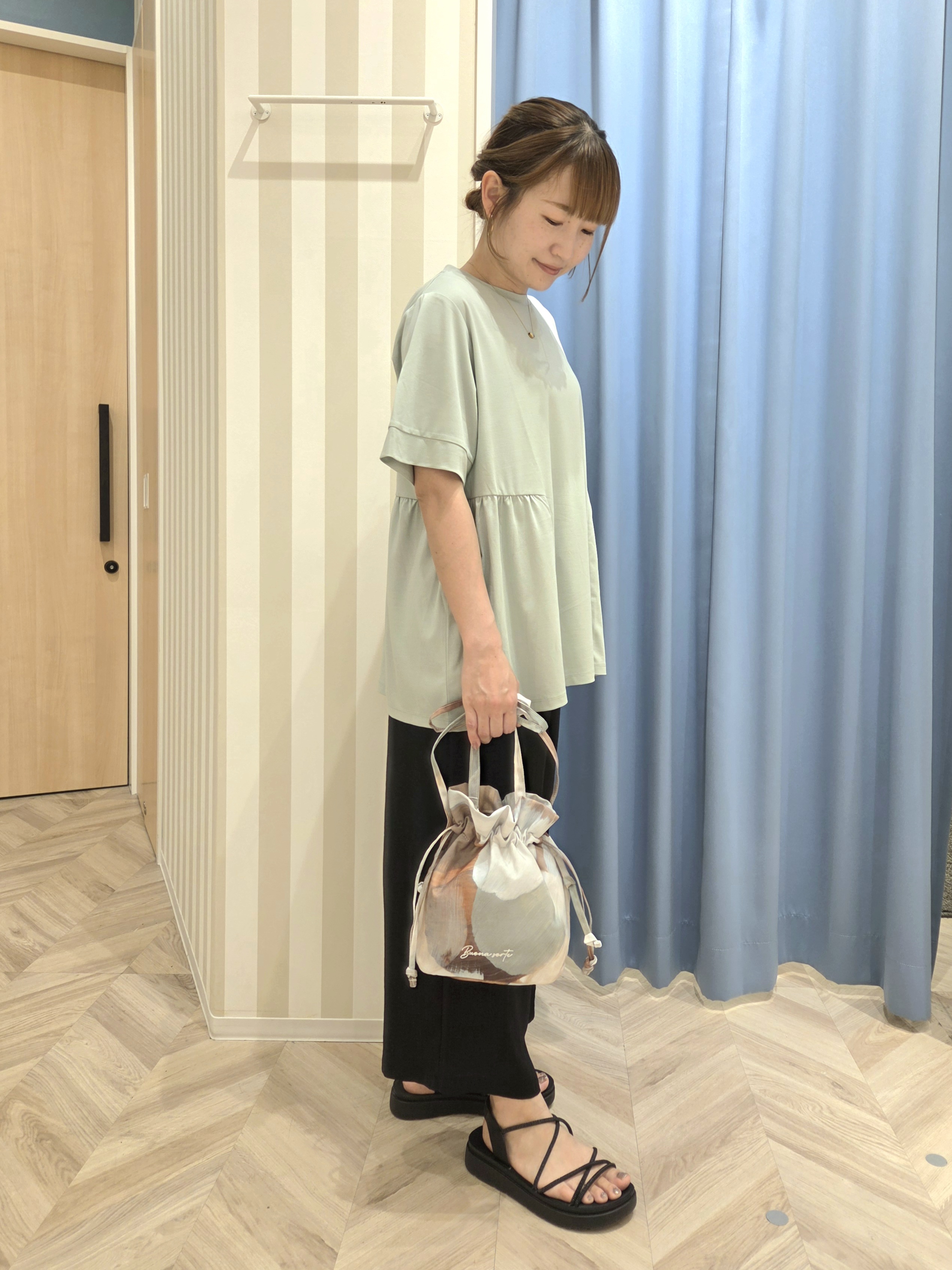Ikumiさんの「SHOO･LA･RUE｜【S-LL/洗濯機可/UV】インせず着られる サイドギャザー切替トップス」を使ったコーディネート