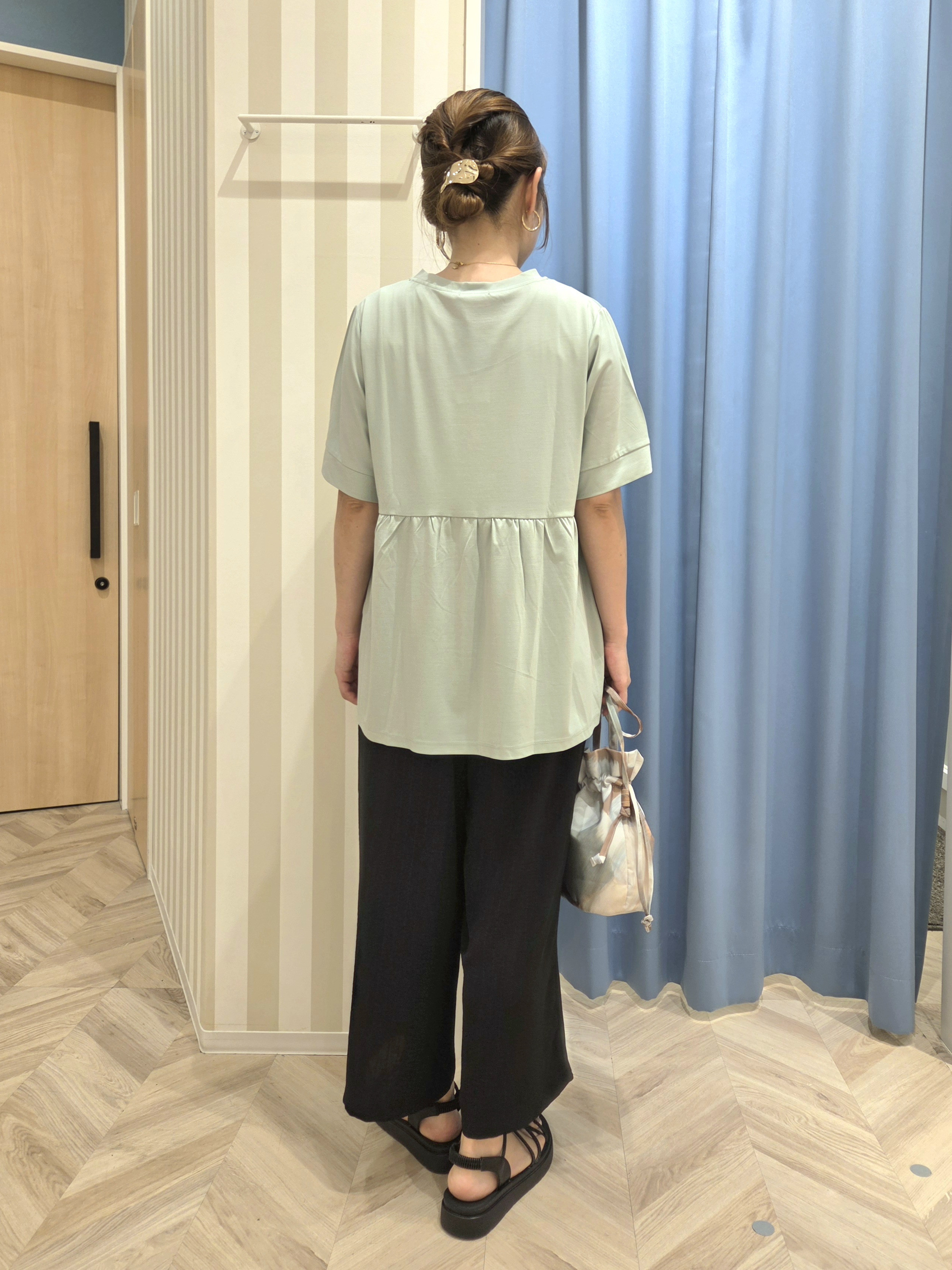 Ikumiさんの「SHOO･LA･RUE｜【S-LL/洗濯機可/UV】インせず着られる サイドギャザー切替トップス」を使ったコーディネート