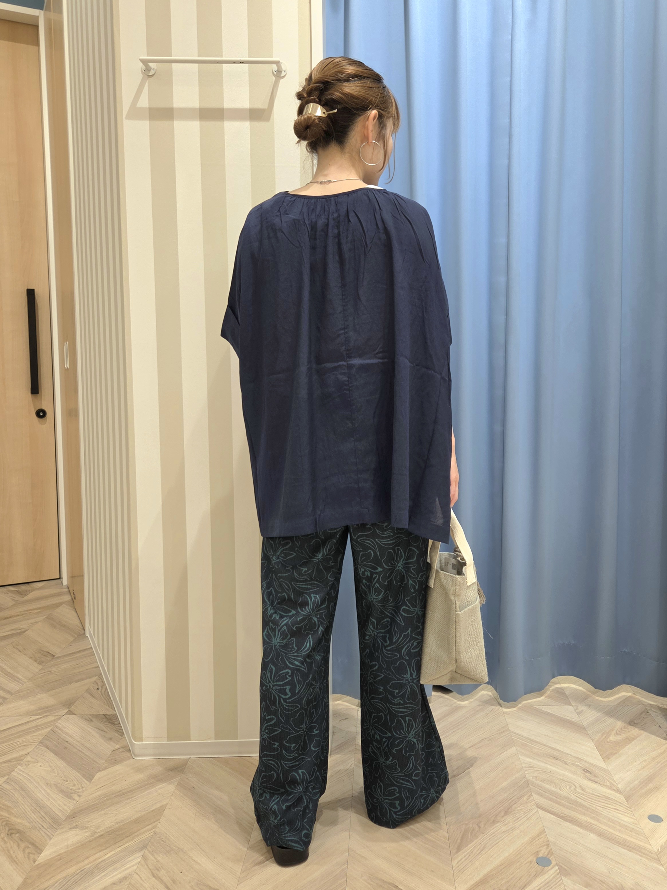 Ikumiさんの「SHOO･LA･RUE｜【2点セット/洗濯機可】大人の抜け感 インせず決まるリボン付きブラウス＆タンクトップ」を使ったコーディネート