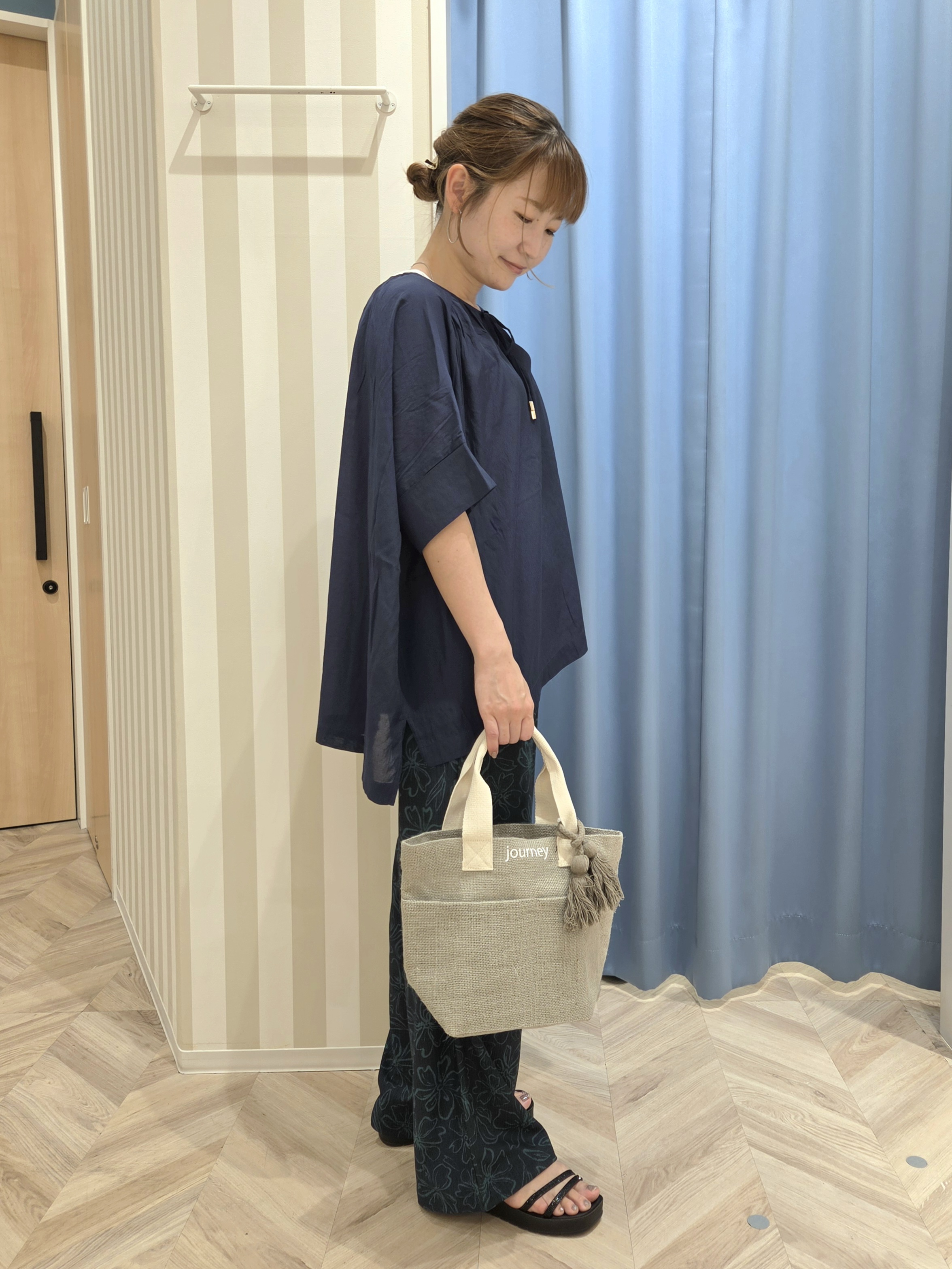 Ikumiさんの「SHOO･LA･RUE｜【2点セット/洗濯機可】大人の抜け感 インせず決まるリボン付きブラウス＆タンクトップ」を使ったコーディネート