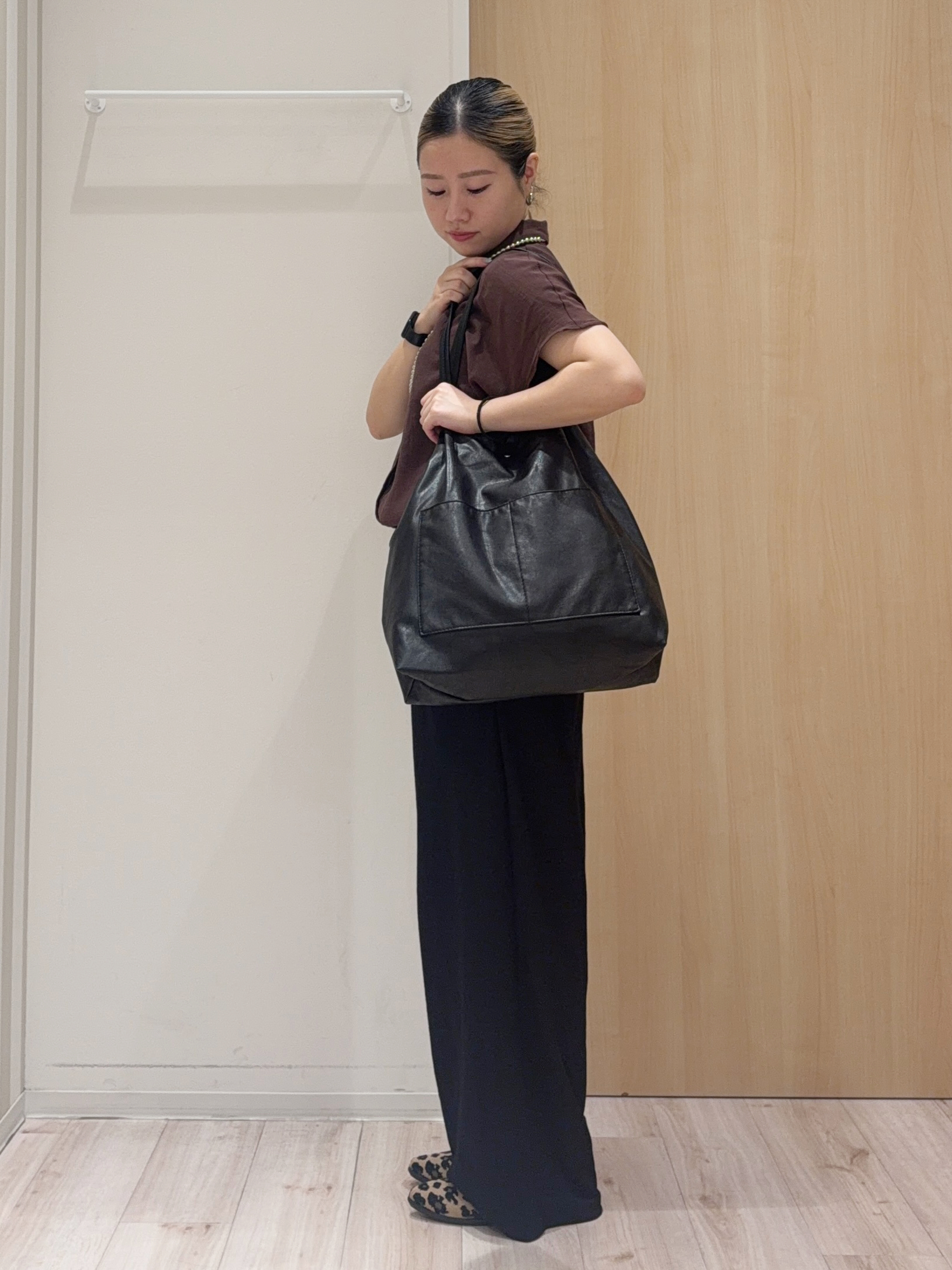 KAIRIさんの「SHOO･LA･RUE｜【UV/洗濯機可】ほんのりシアーで上品な バックギャザーブラウス」を使ったコーディネート