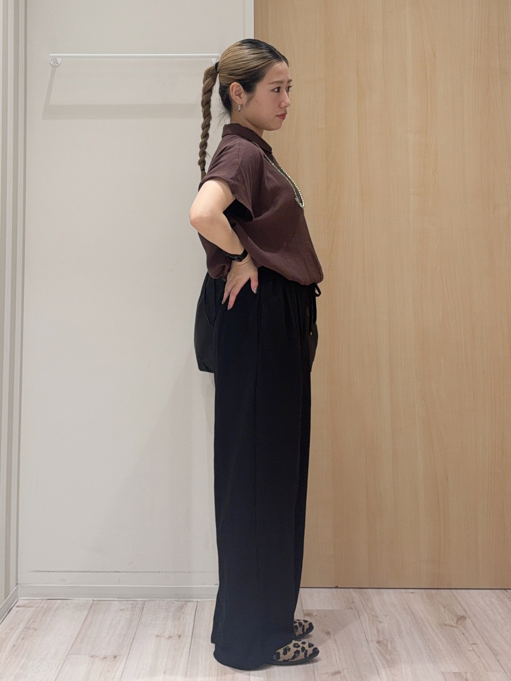 KAIRIさんの「SHOO･LA･RUE｜【UV/洗濯機可】ほんのりシアーで上品な バックギャザーブラウス」を使ったコーディネート