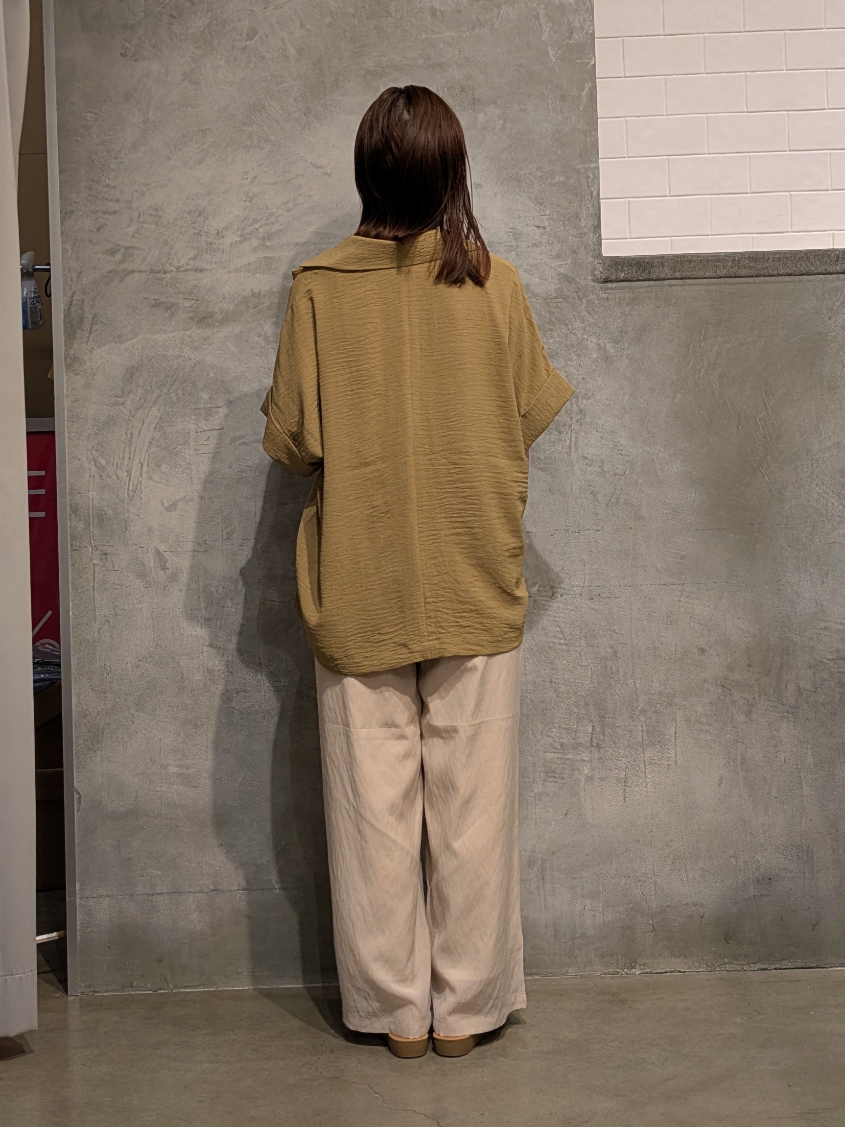  E.Yさんの「THE SHOP TK｜【吸水速乾/UV/防しわ】軽く羽織りたい半袖ジャケット」を使ったコーディネート