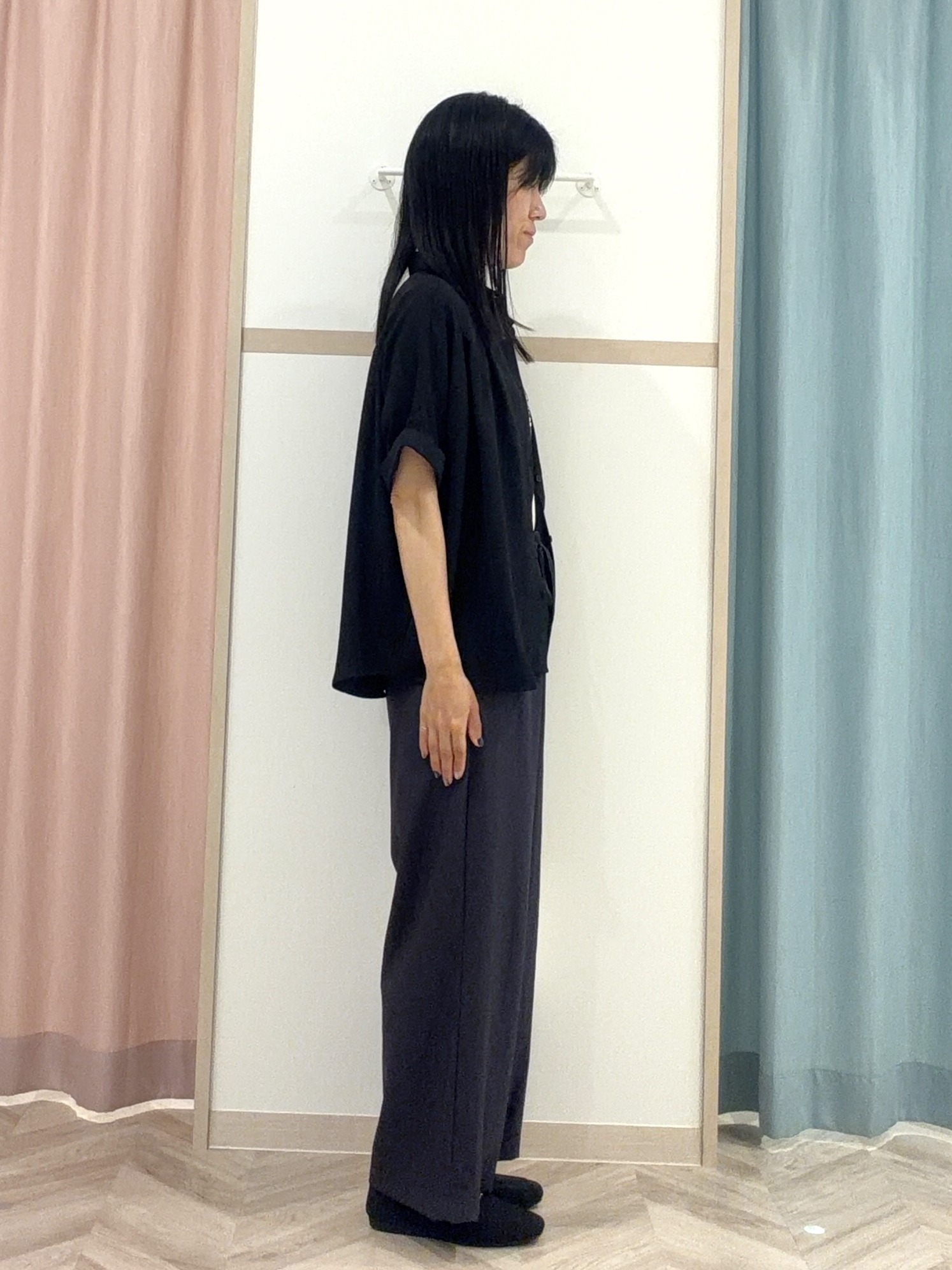 大西直穂さんの「SHOO･LA･RUE｜【洗濯後しわになりにくい/体型カバー】二の腕も隠せる　お袖ロールアップ半袖シャツ」を使ったコーディネート