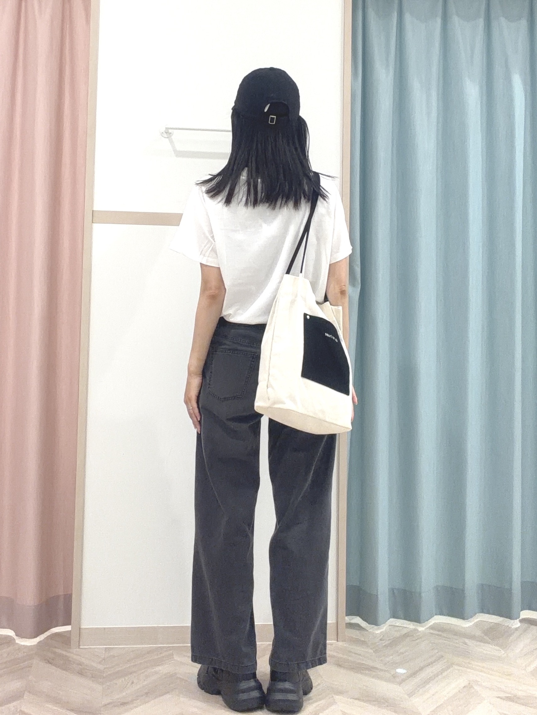 大西直穂さんの「SHOO･LA･RUE｜【S-LL/洗濯機可】大人のベーシックカラープリントTシャツ」を使ったコーディネート