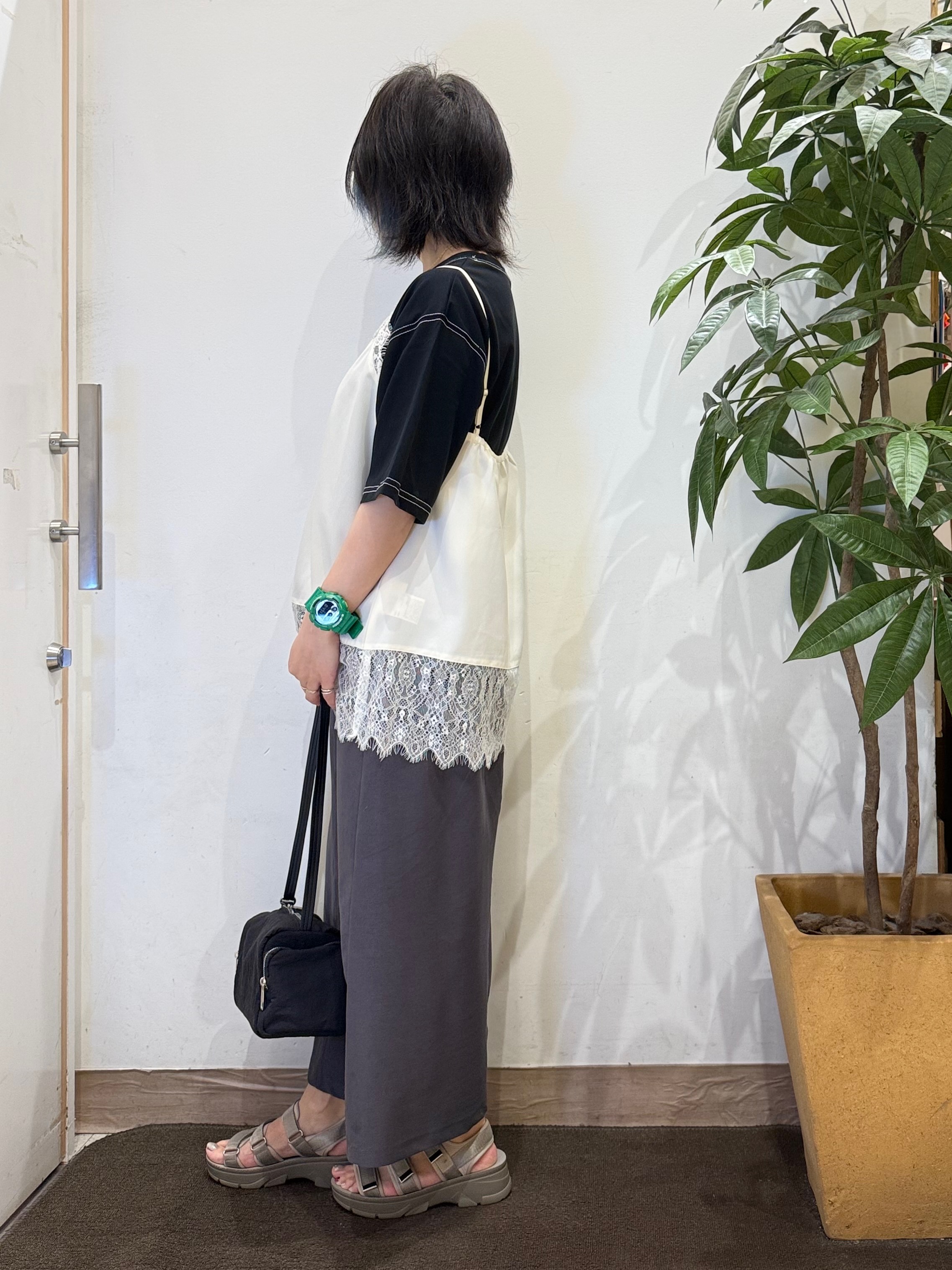 misakiさんの「SHOO･LA･RUE｜【洗濯機可/S-LL】体型カバーしながらこなれ見え レース付きキャミソール」を使ったコーディネート