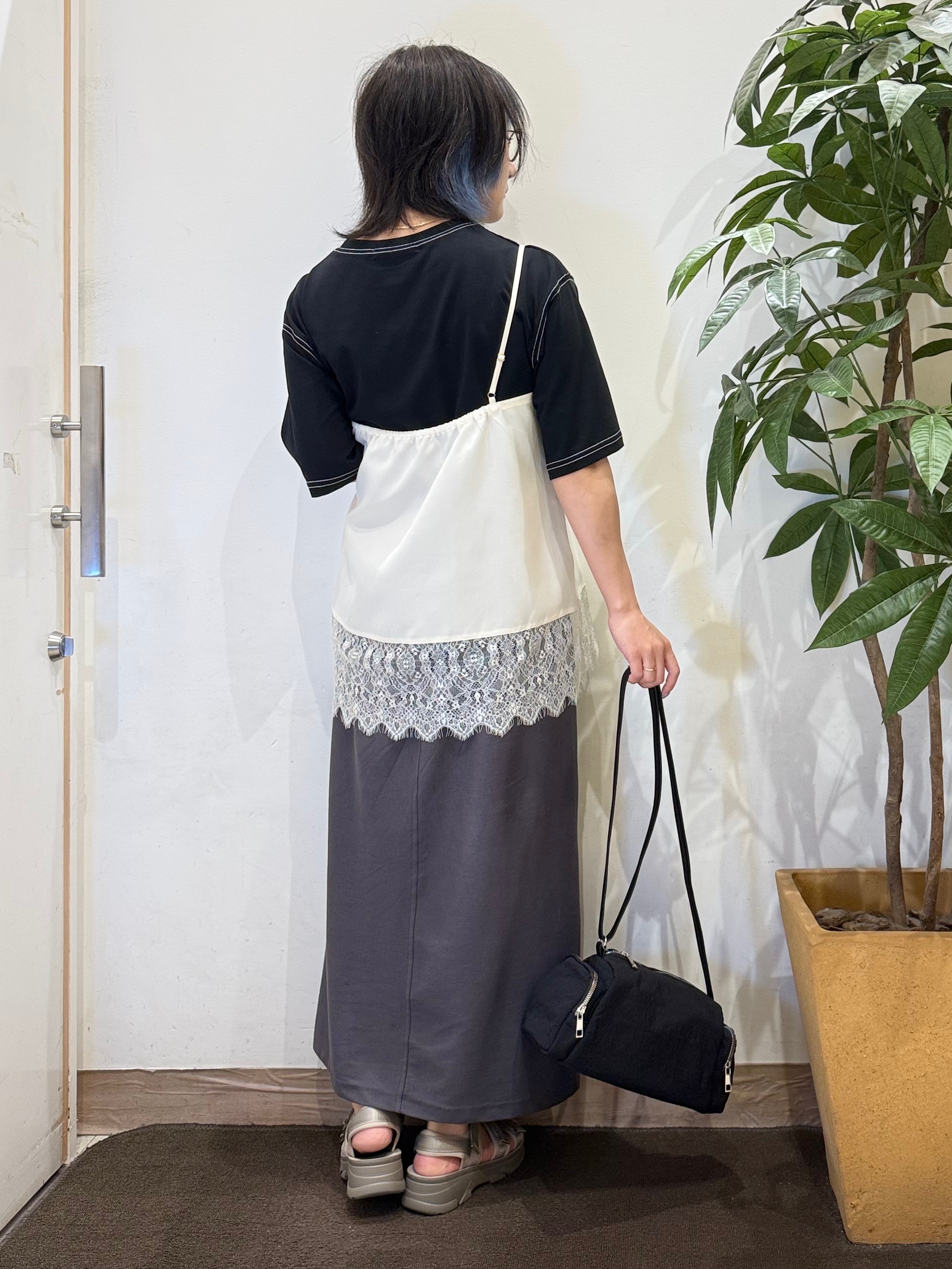misakiさんの「SHOO･LA･RUE｜【洗濯機可/S-LL】体型カバーしながらこなれ見え レース付きキャミソール」を使ったコーディネート