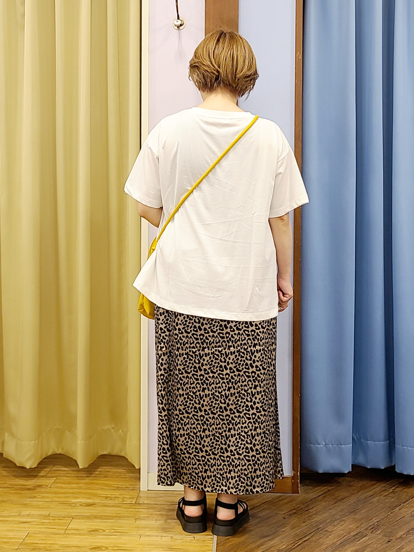 Chiiさんの「SHOO･LA･RUE｜【洗濯機可/体型カバー】プリントデザインが目を惹く 裾シャーリングTシャツ」を使ったコーディネート