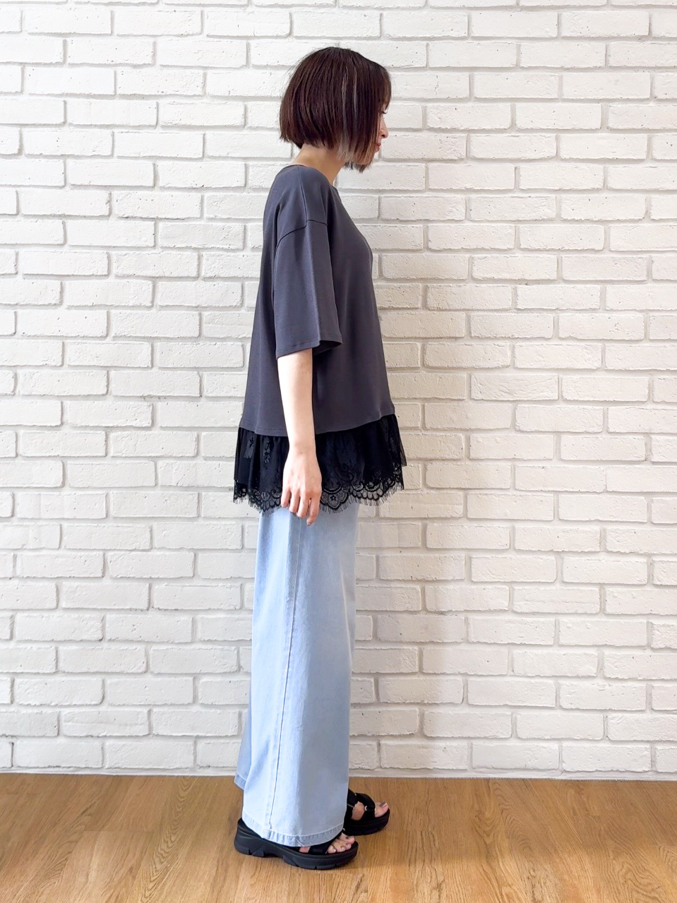 𝐜𝐡𝐢𝐤𝐚さんの「SHOO･LA･RUE｜【UV/抗菌防臭/S-LL】1枚でサマ見え 裾レースTシャツ」を使ったコーディネート