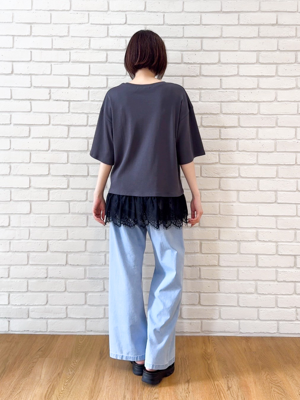 𝐜𝐡𝐢𝐤𝐚さんの「SHOO･LA･RUE｜【UV/抗菌防臭/S-LL】1枚でサマ見え 裾レースTシャツ」を使ったコーディネート