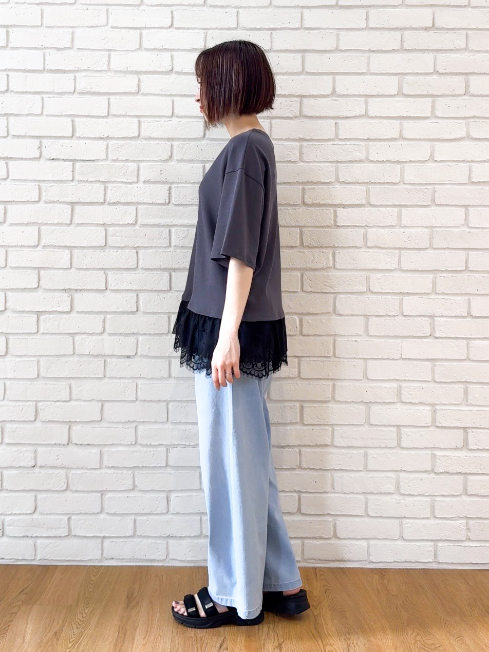 𝐜𝐡𝐢𝐤𝐚さんの「SHOO･LA･RUE｜【UV/抗菌防臭/S-LL】1枚でサマ見え 裾レースTシャツ」を使ったコーディネート