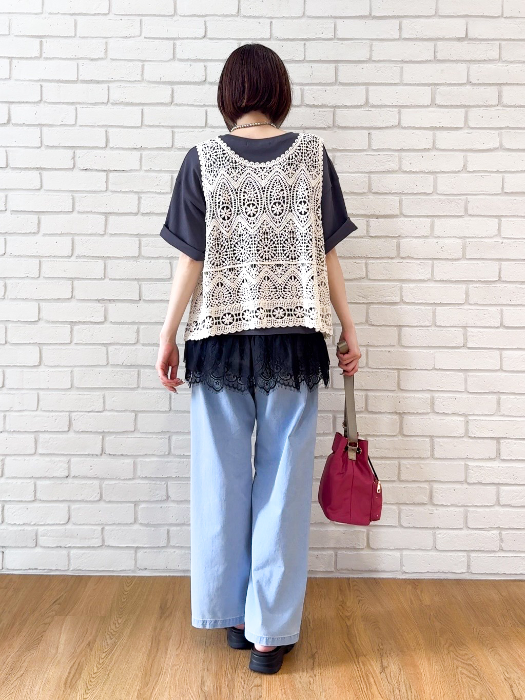 𝐜𝐡𝐢𝐤𝐚さんの「SHOO･LA･RUE｜【UV/抗菌防臭/S-LL】1枚でサマ見え 裾レースTシャツ」を使ったコーディネート