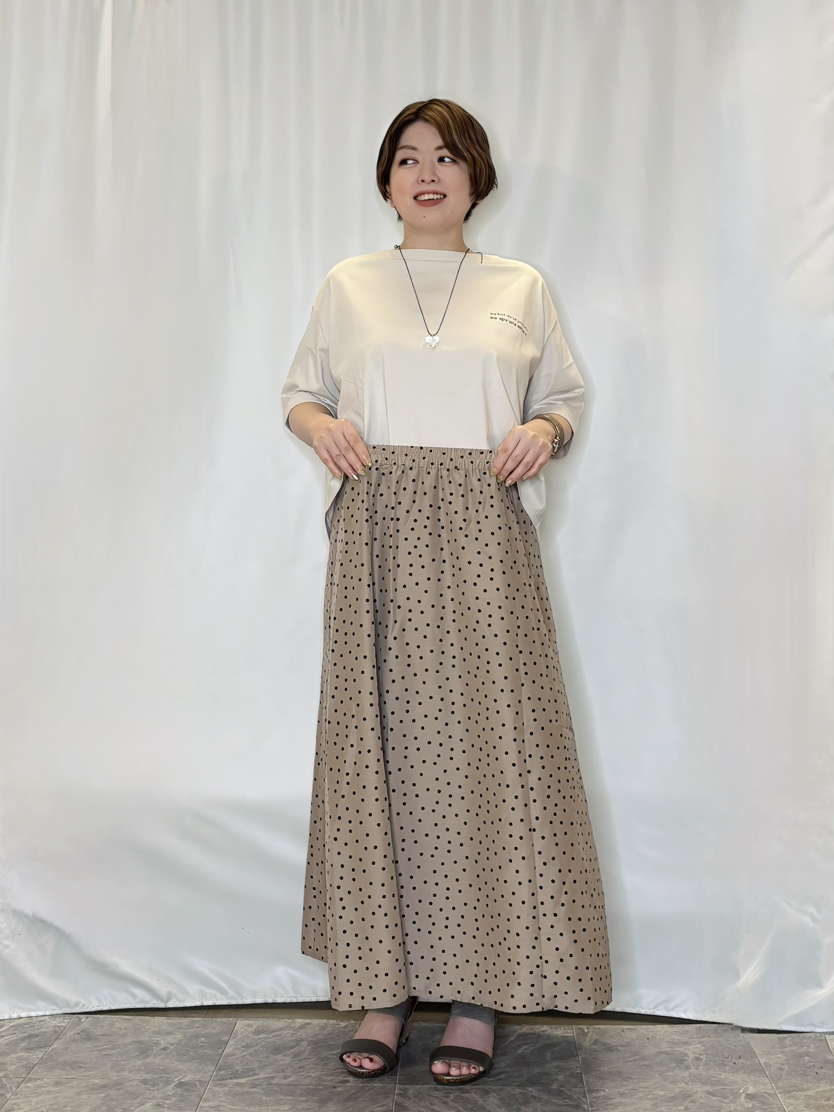 たみさんの「SHOO･LA･RUE｜【洗濯機可/体型カバー】首元すっきり ゆるバックギャザーTシャツ」を使ったコーディネート