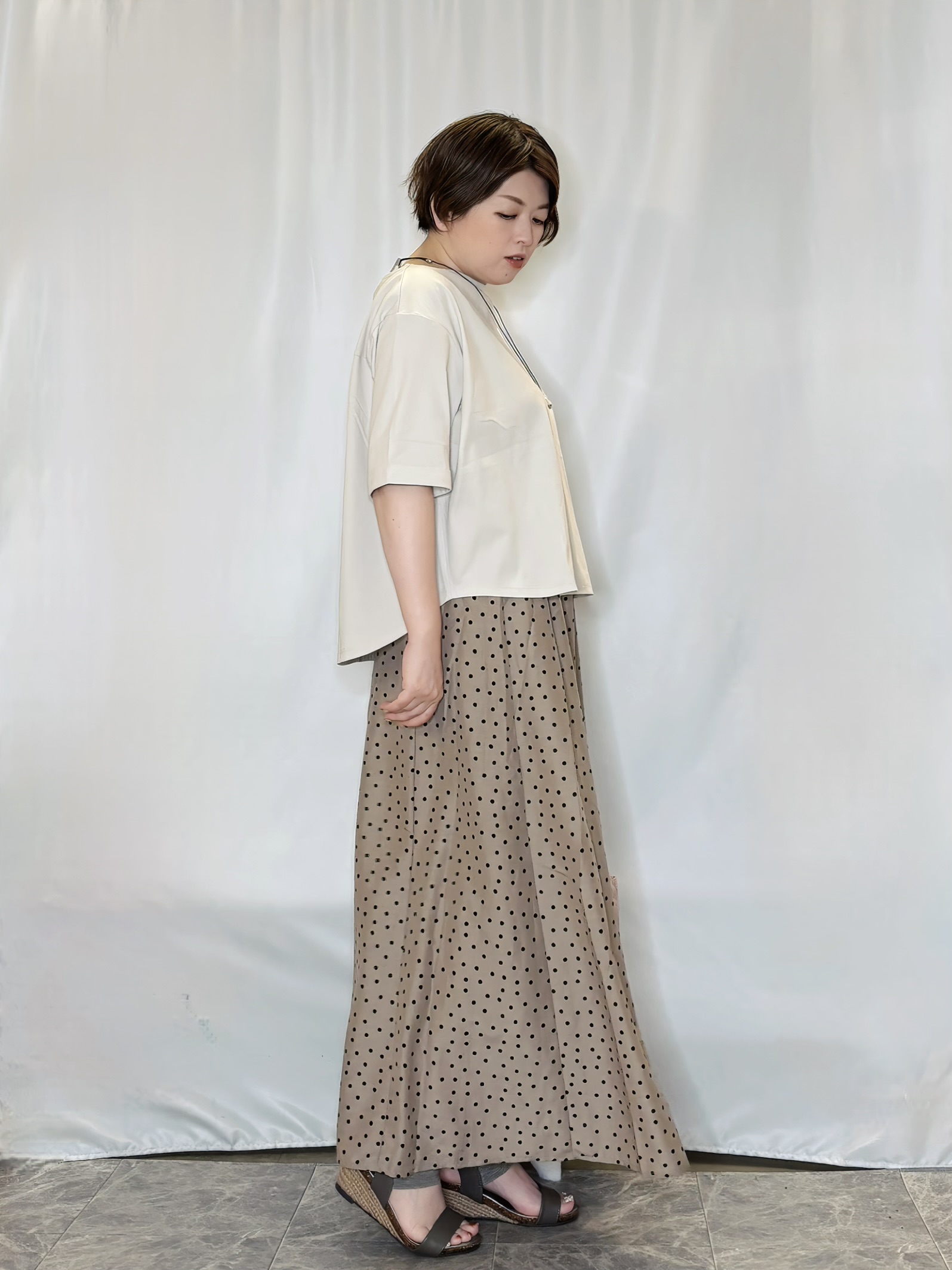 たみさんの「SHOO･LA･RUE｜【洗濯機可/体型カバー】首元すっきり ゆるバックギャザーTシャツ」を使ったコーディネート