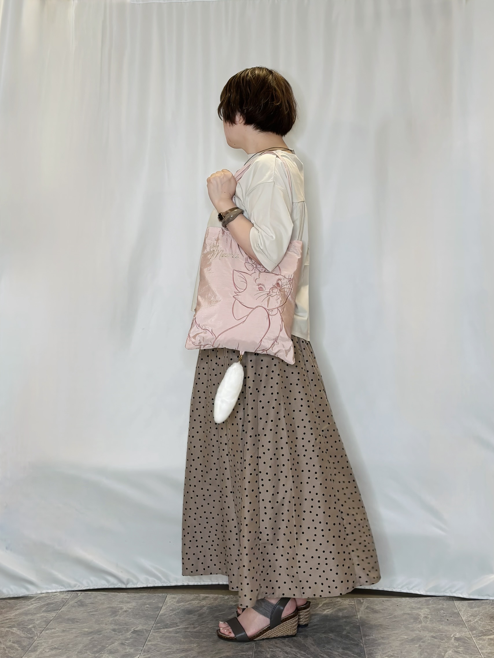たみさんの「SHOO･LA･RUE｜【洗濯機可/体型カバー】首元すっきり ゆるバックギャザーTシャツ」を使ったコーディネート