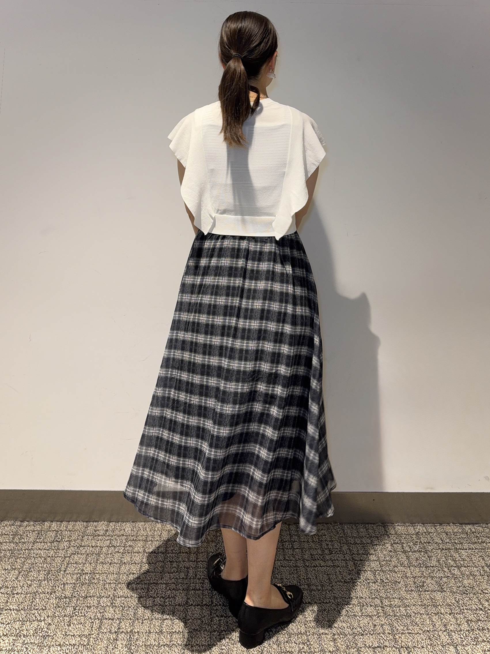 みーさんの「grove｜【低身長さんも選べる着丈・洗濯機◎】1枚で華やか 肩フリルニットドッキングワンピース」を使ったコーディネート
