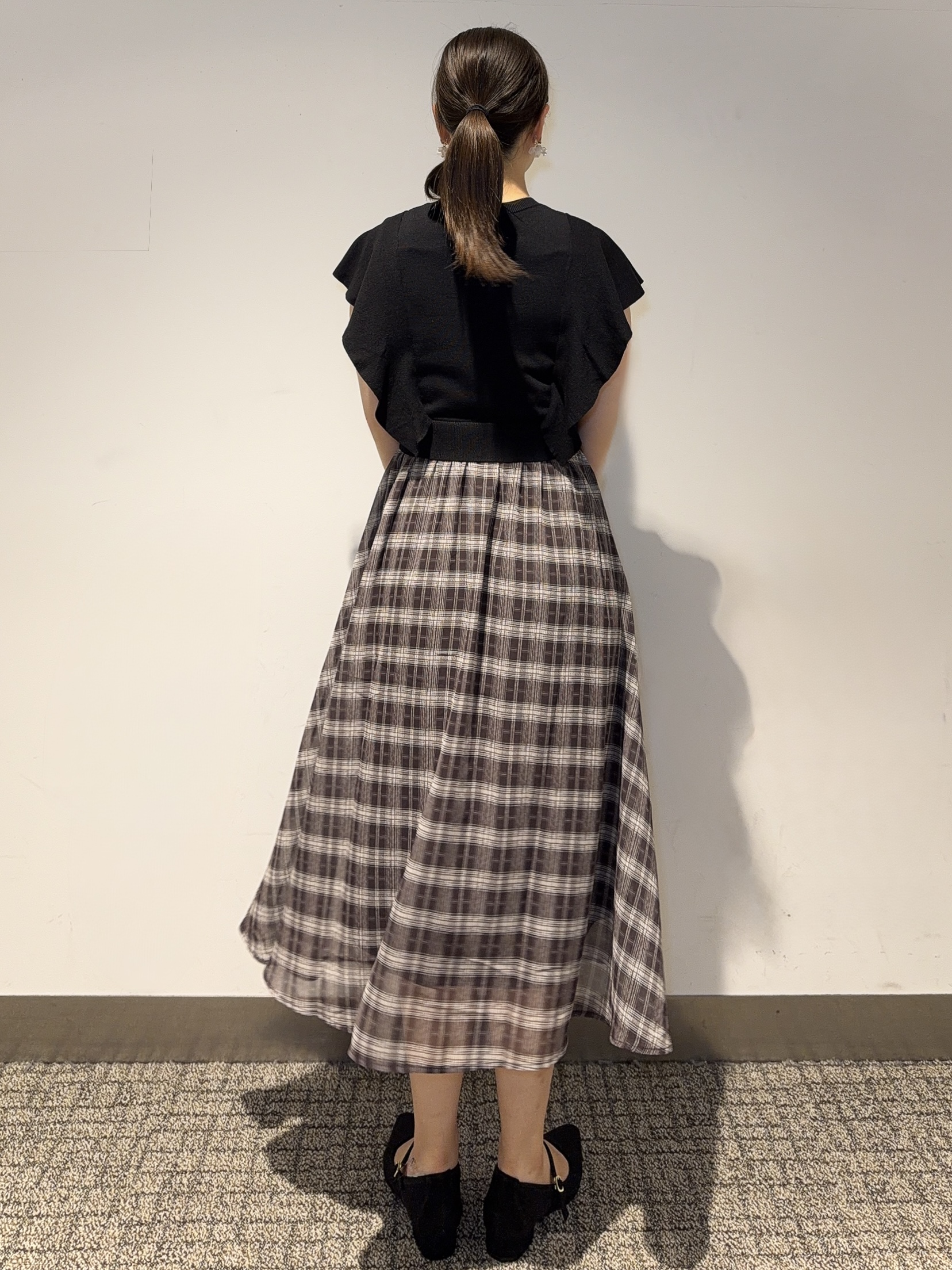 みーさんの「grove｜【低身長さんも選べる着丈・洗濯機◎】1枚で華やか 肩フリルニットドッキングワンピース」を使ったコーディネート