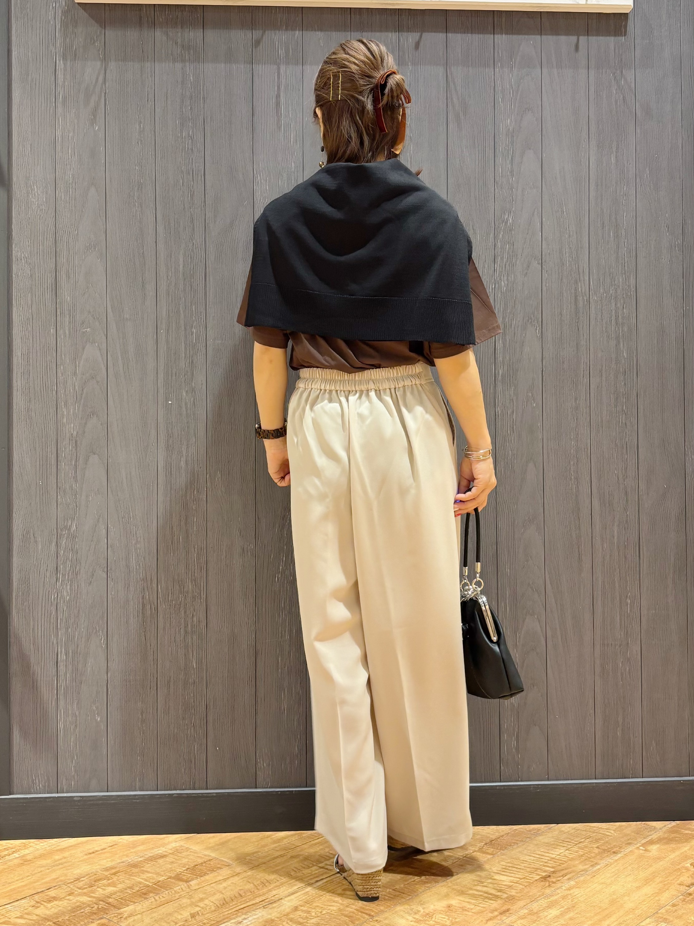 meiさんの「SHOO･LA･RUE｜【洗濯機可/S-LL】夏に快適サラサラ感 大人のプリントTシャツ」を使ったコーディネート