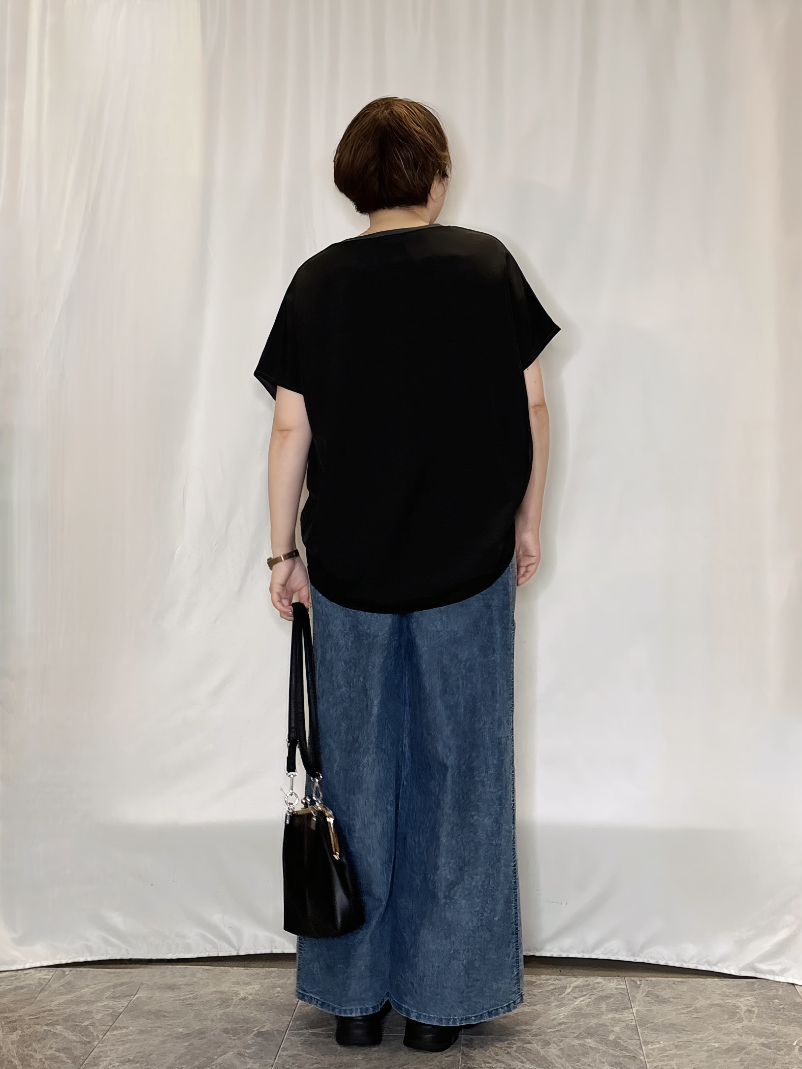 たみさんの「SHOO･LA･RUE｜【UV/抗菌防臭/洗濯機可】ヒップまわりを自然にカバー 異素材ドッキング 裾タックトップス」を使ったコーディネート
