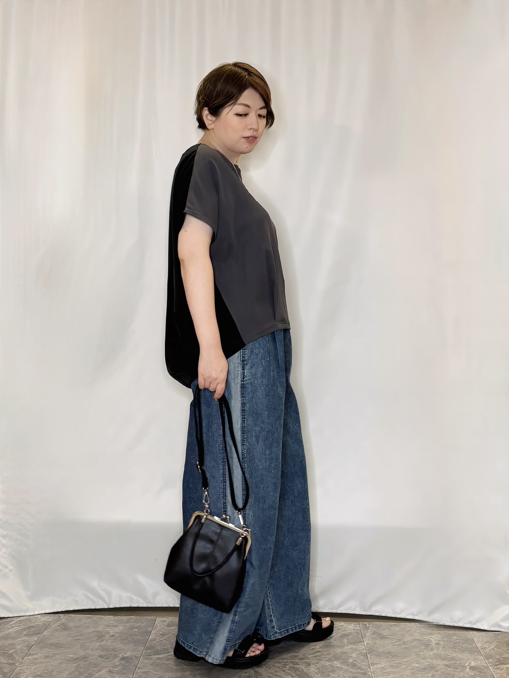 たみさんの「SHOO･LA･RUE｜【UV/抗菌防臭/洗濯機可】ヒップまわりを自然にカバー 異素材ドッキング 裾タックトップス」を使ったコーディネート