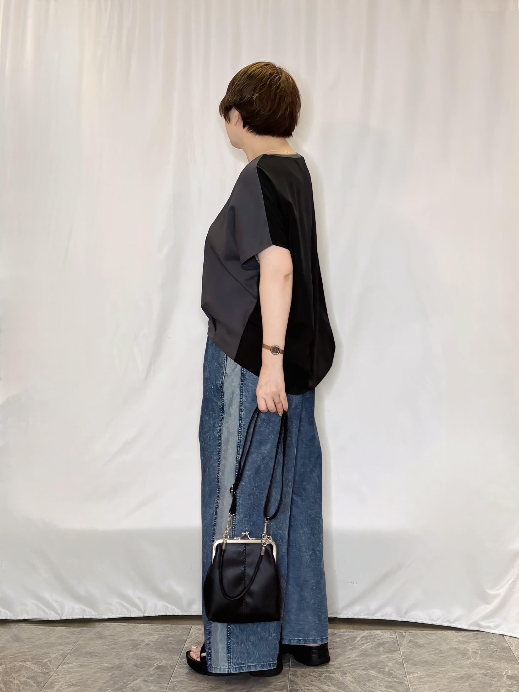 たみさんの「SHOO･LA･RUE｜【UV/抗菌防臭/洗濯機可】ヒップまわりを自然にカバー 異素材ドッキング 裾タックトップス」を使ったコーディネート
