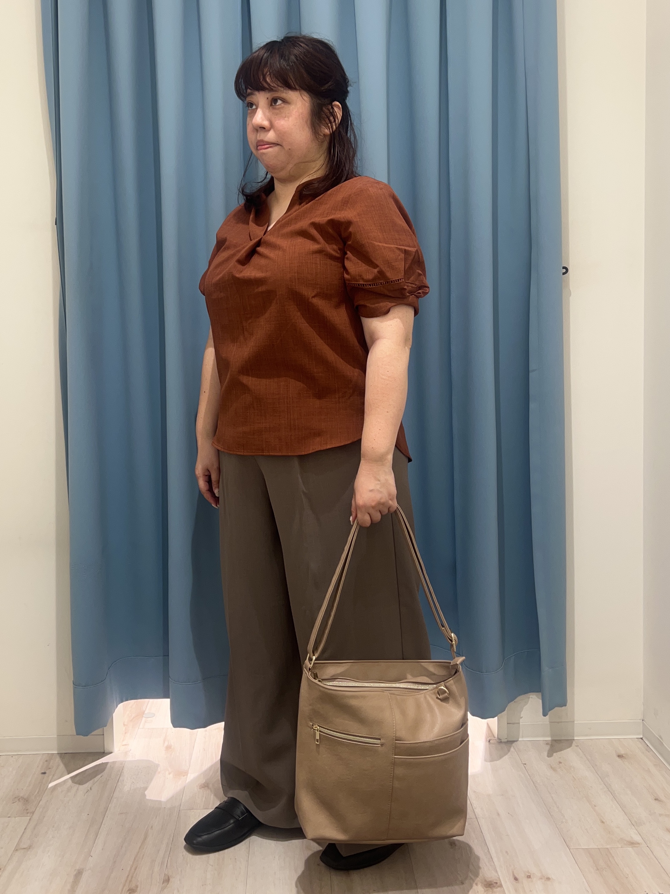 くーさんの「SHOO･LA･RUE｜【洗濯後しわになりにくい/インせずきまる】シンプルだけど女性らしい 麻調スキッパーブラウス」を使ったコーディネート